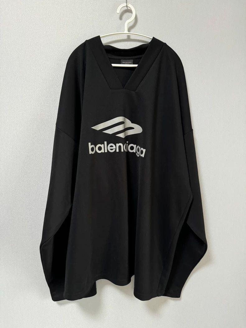 Balenciaga Balenciaga Letter V-Neck Casual Ski Shirt Long Sleeve Size US L / EU 52-54 / 3 - 1 Thumbnail