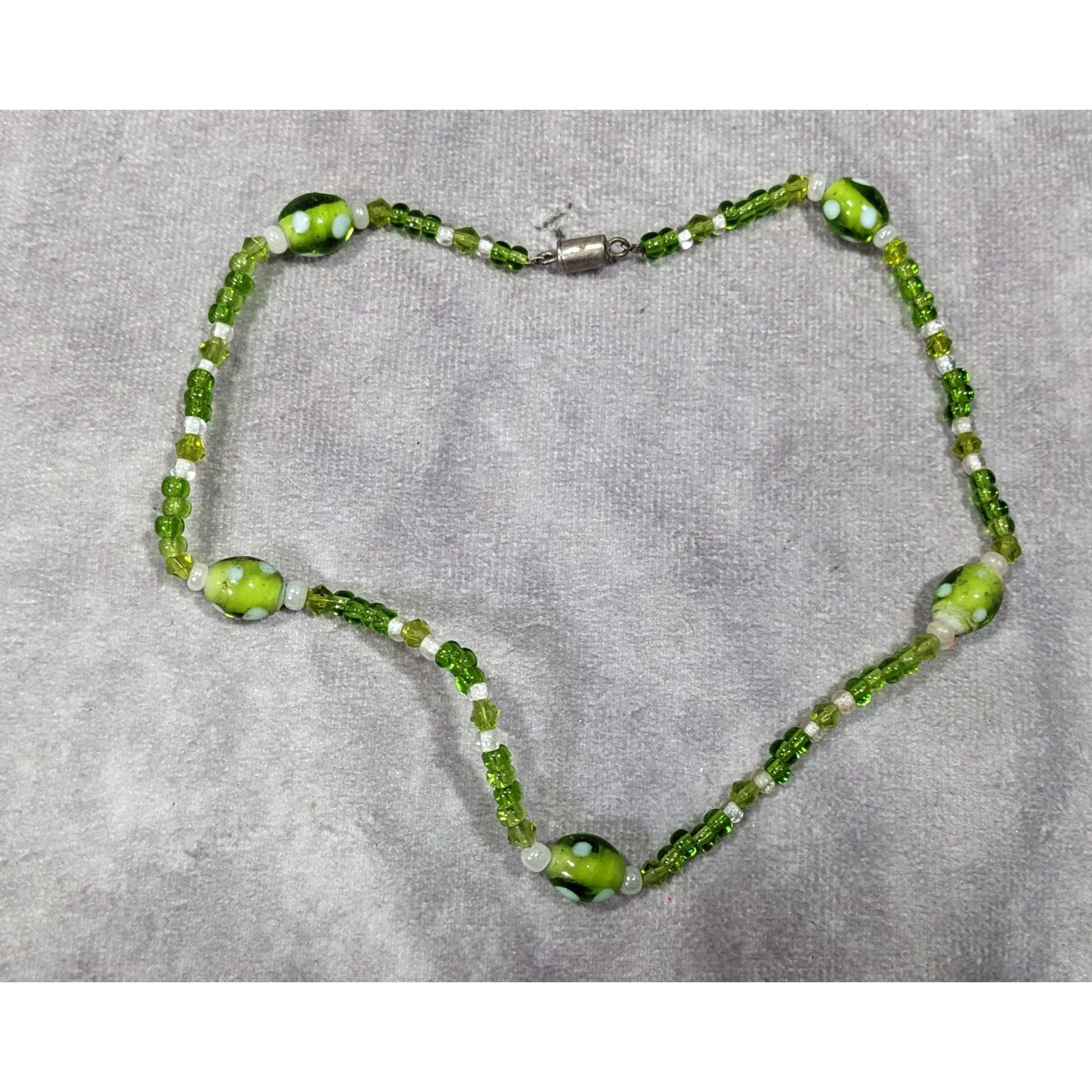 Other Handmade Cottagecore Green Glass Beaded Necklace Size ONE SIZE - 6 Thumbnail