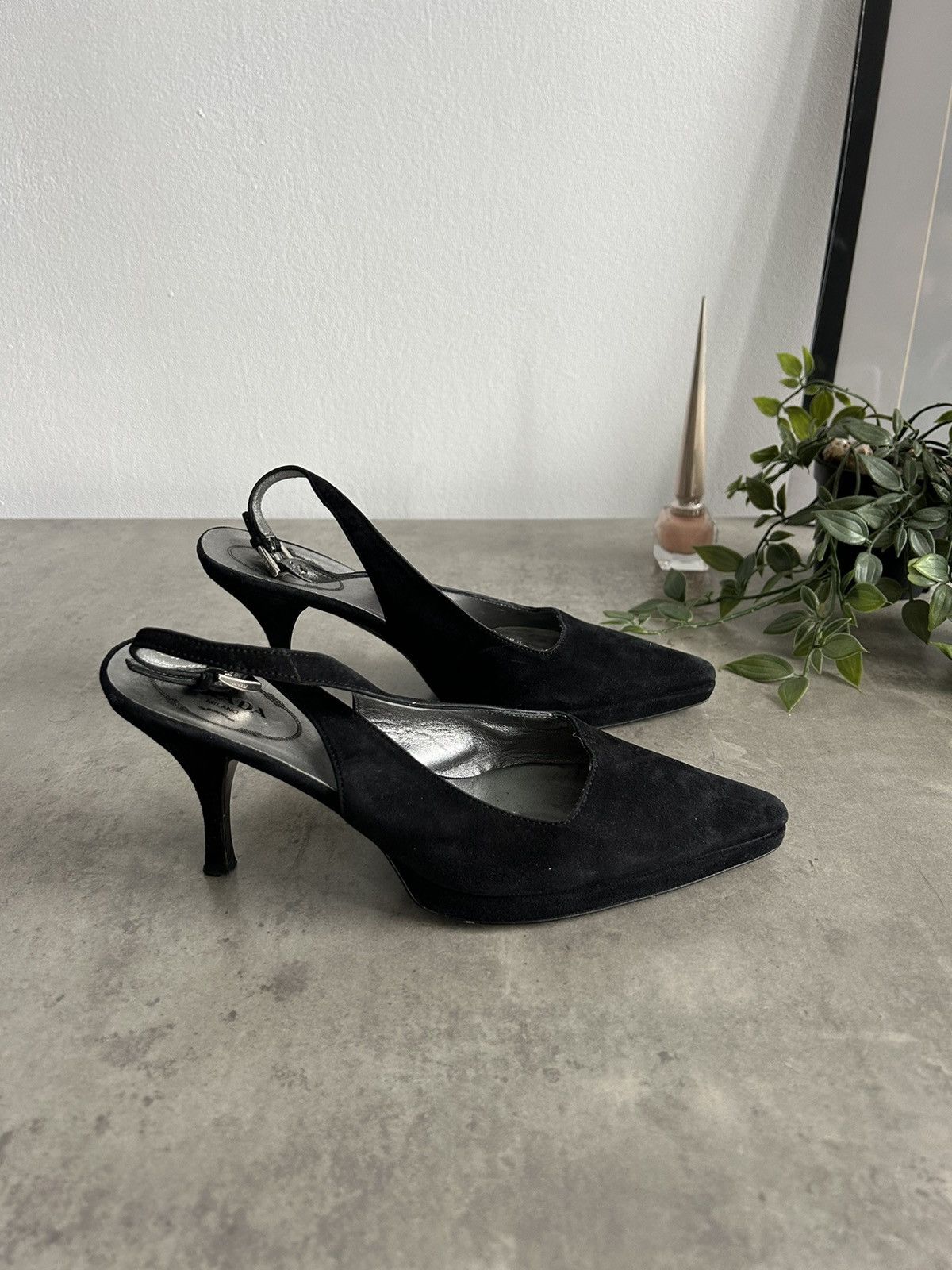 Prada × Vintage Prada Vintage heels Suede Luxury Old money Size US 5 / IT 35 - 7 Thumbnail