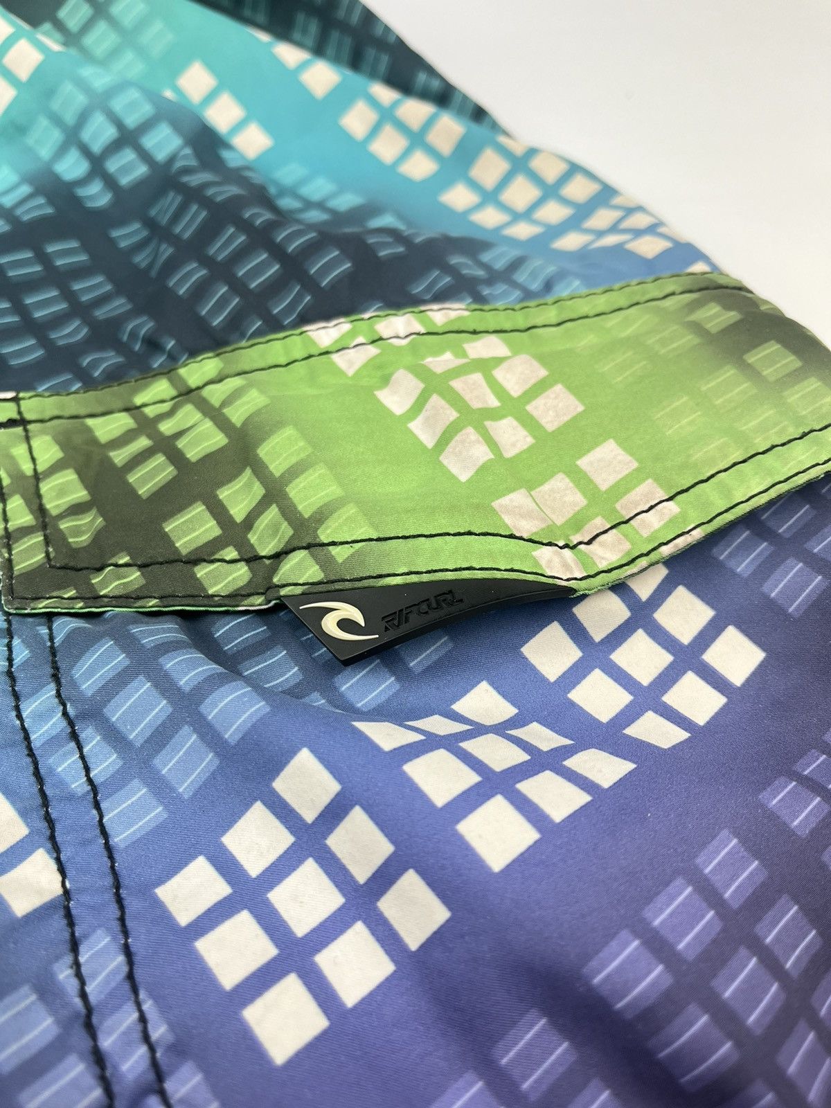 Rip Curl 🏄‍♂️Rip Curl short surf swim multicolor size L Size US 33 - 7 Thumbnail