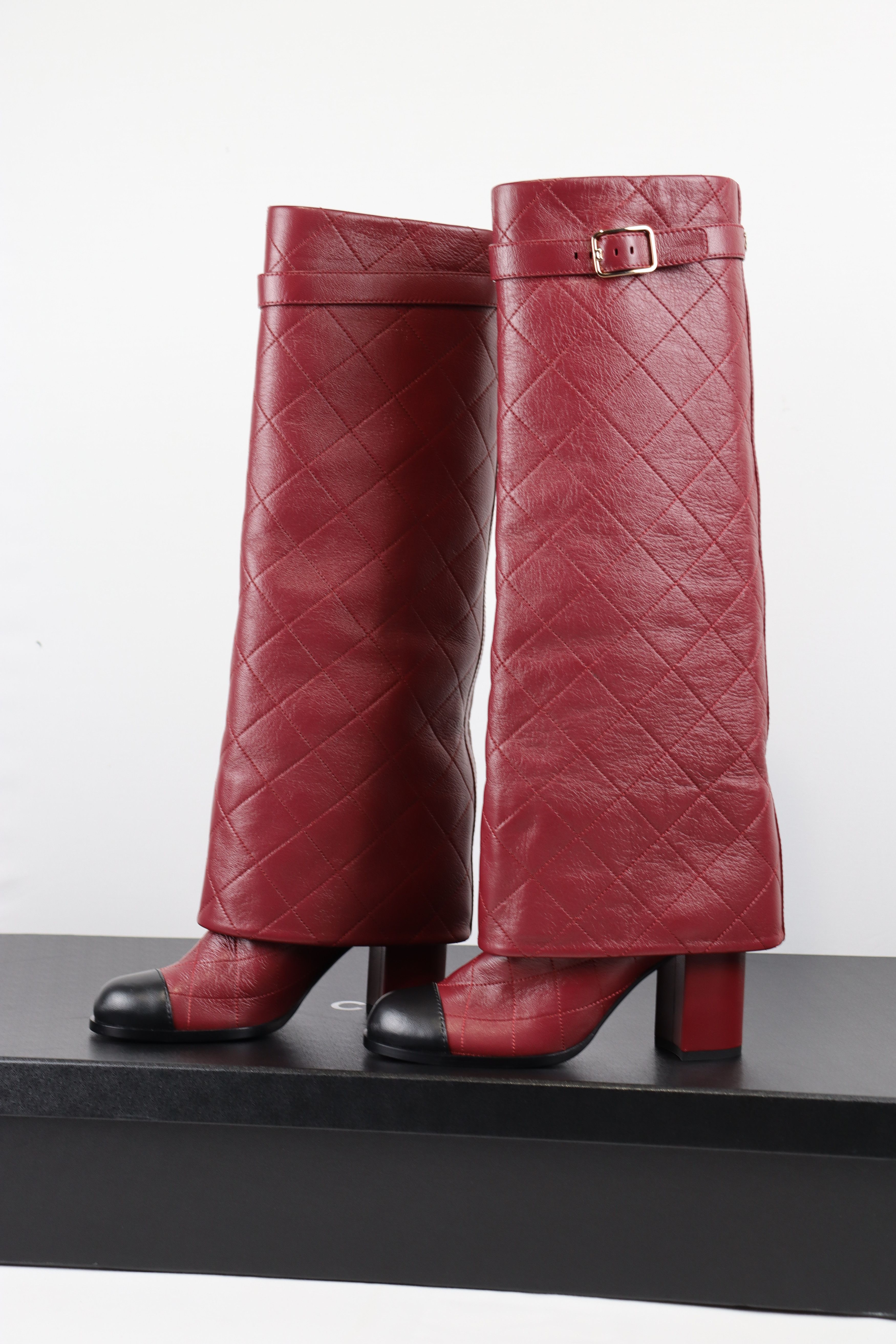 Chanel o1rshd High Top Quilted Leather Strap Boots in Burgundy Size US 7 / IT 37 - 11 Thumbnail
