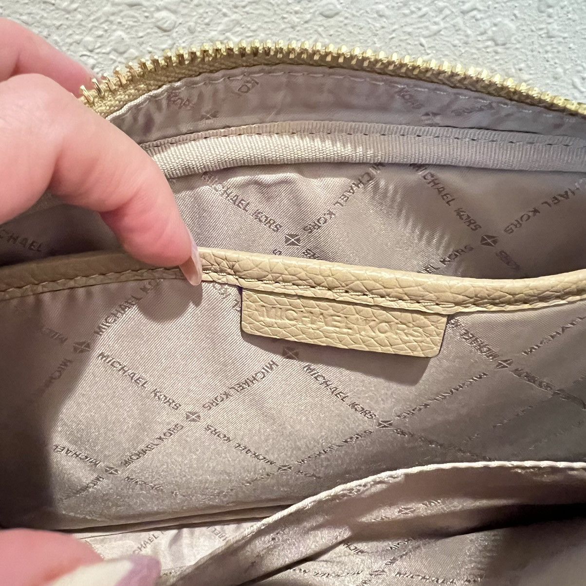 Michael Kors Michael Kors Fulton Leather Camel Camera Crossbody Bag NWT Size ONE SIZE - 10 Thumbnail