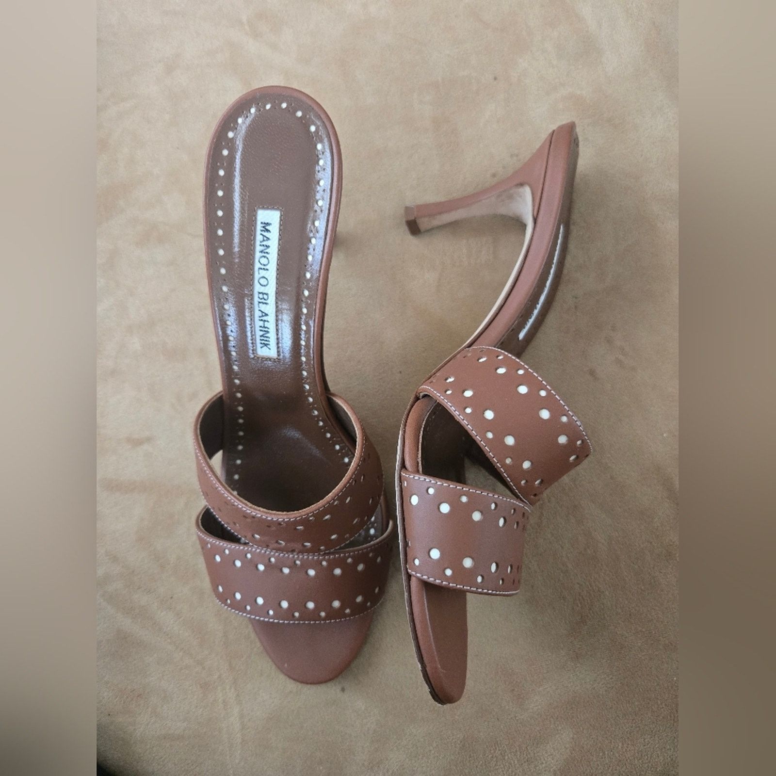 Manolo Blahnik Manolo Blahnik Jacobro Cutout Leather Mid-Heel, 38.5, 8.5 Size US 8.5 / IT 38.5 - 3 Thumbnail