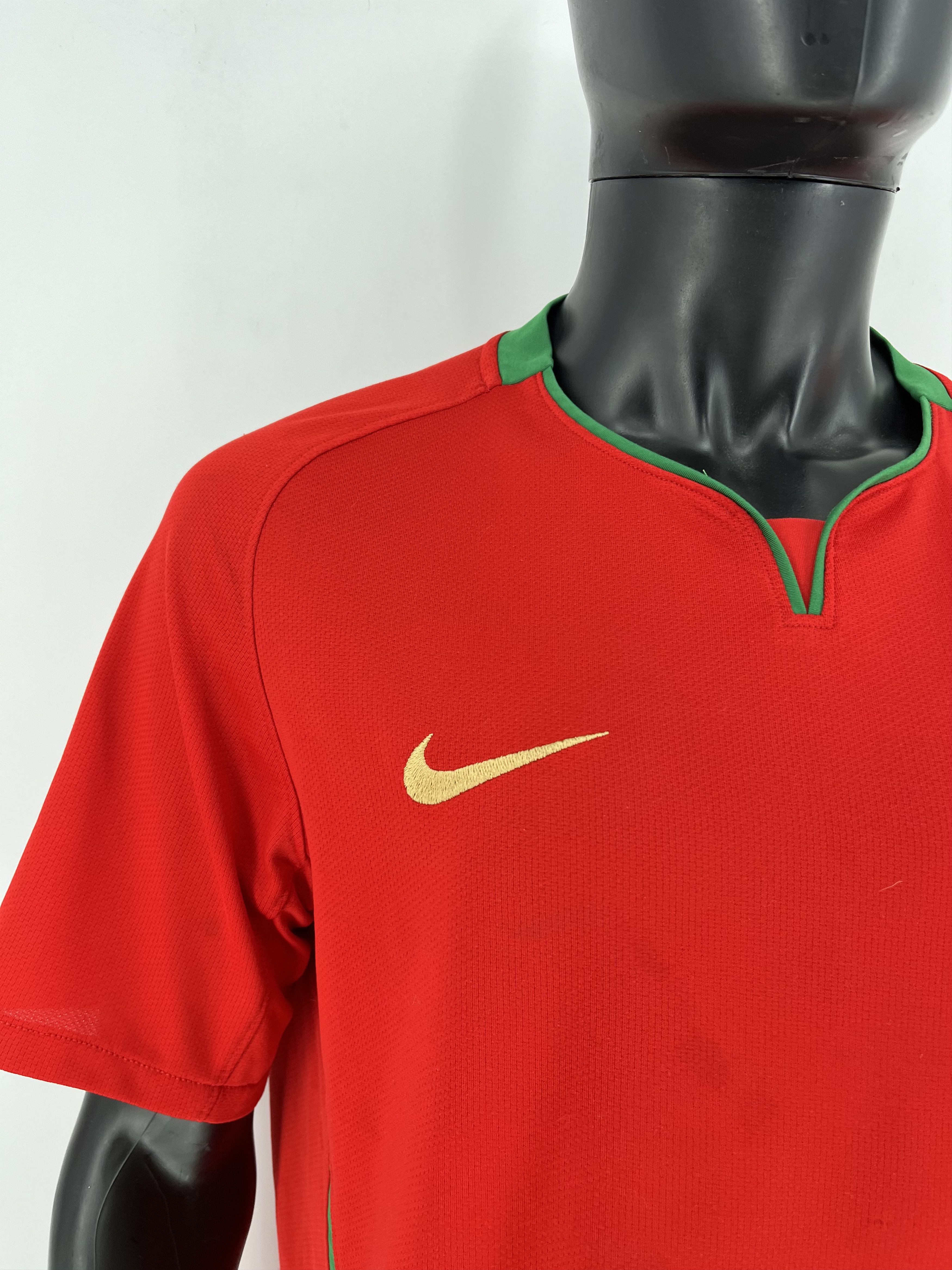 Other Vintage Nike Y2K Portugal Home jersey Shirt 00S Size US L / EU 52-54 / 3 - 9 Thumbnail