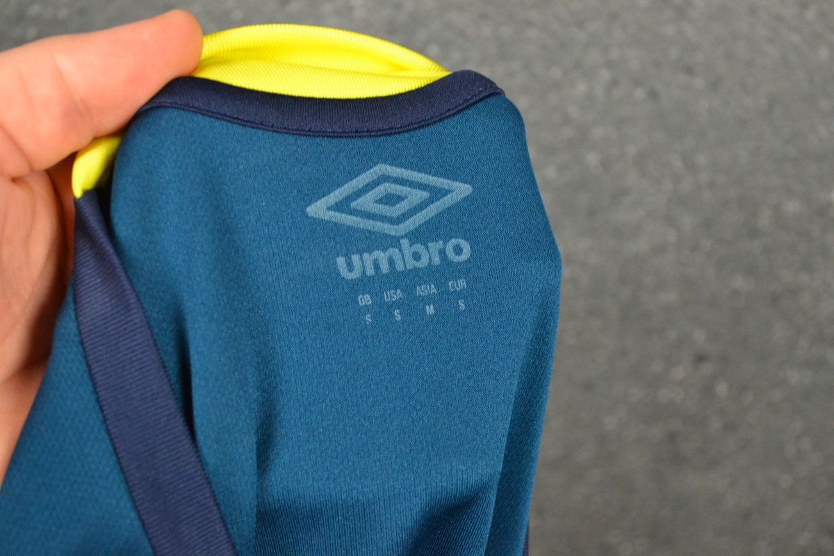 Umbro West Ham United Training Football Shirt Umbro Soccer Jersey Size US S / EU 44-46 / 1 - 8 Thumbnail