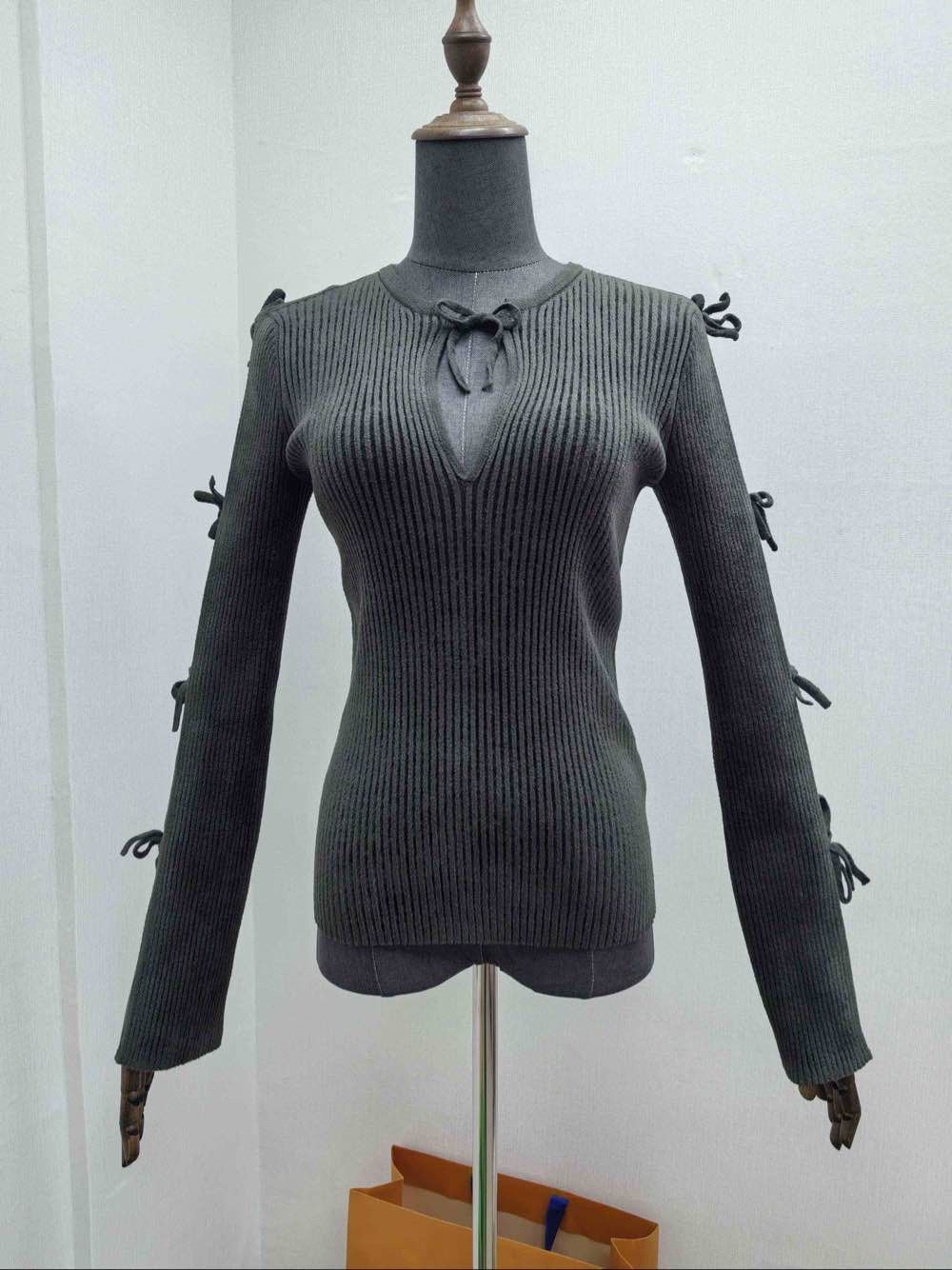 Bottega Veneta Bottega Veneta Lace-Up Ribbed Knit Sweater Size M Size M / US 6-8 / IT 42-44 - 1 Thumbnail