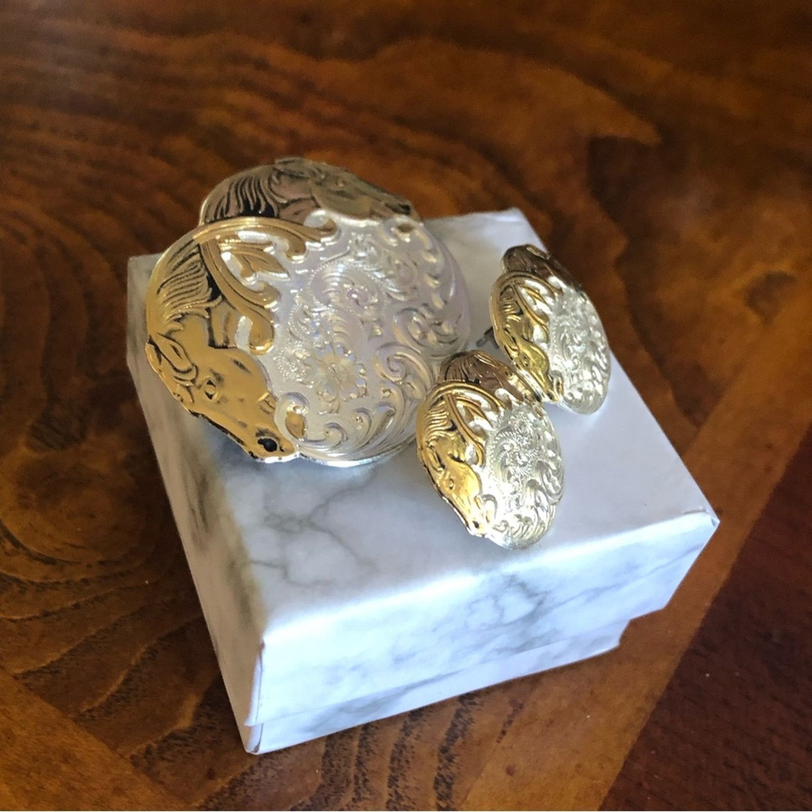 Jewelry Ladies western double horse head etched set Size ONE SIZE - 2 Thumbnail