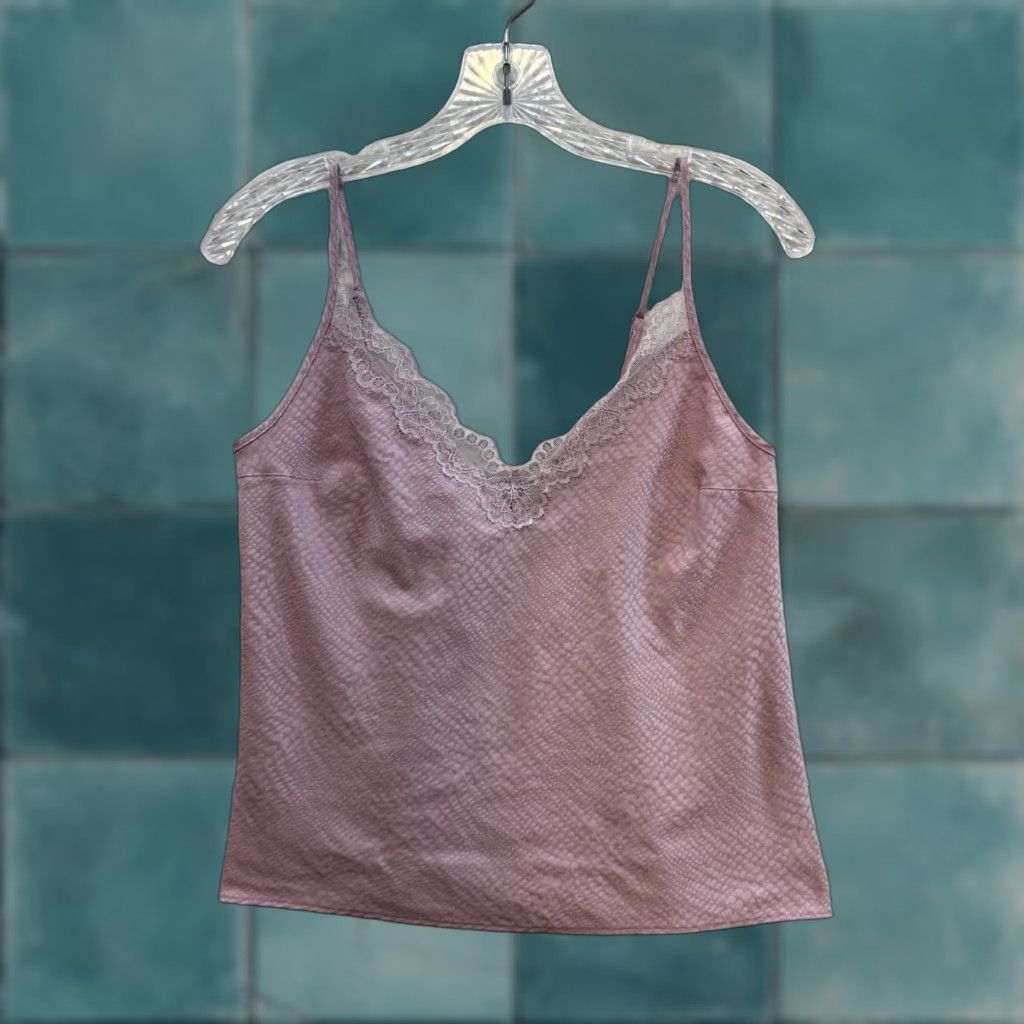 Victoria's Secret Victoria's Secret Camisole Tank Top M Purple Lilac Lavender Lace Women Medium Purple Lace Camisole Women M Purple Size M / US 6-8 / IT 42-44 - 1 Thumbnail