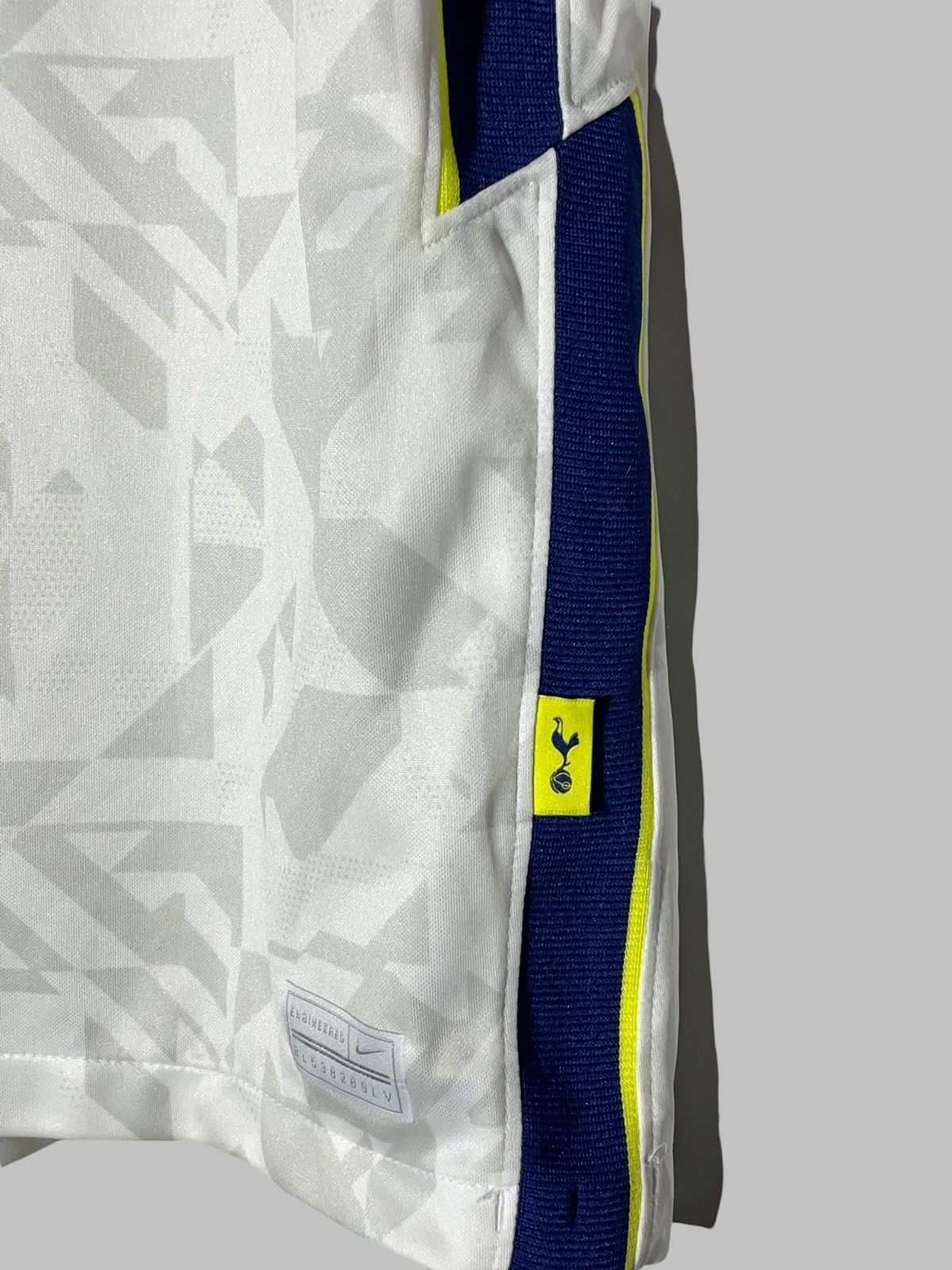 Nike #10 Hary Kane Tottenham Hotspur Nike 2018/19 Jersey Size US L / EU 52-54 / 3 - 9 Thumbnail