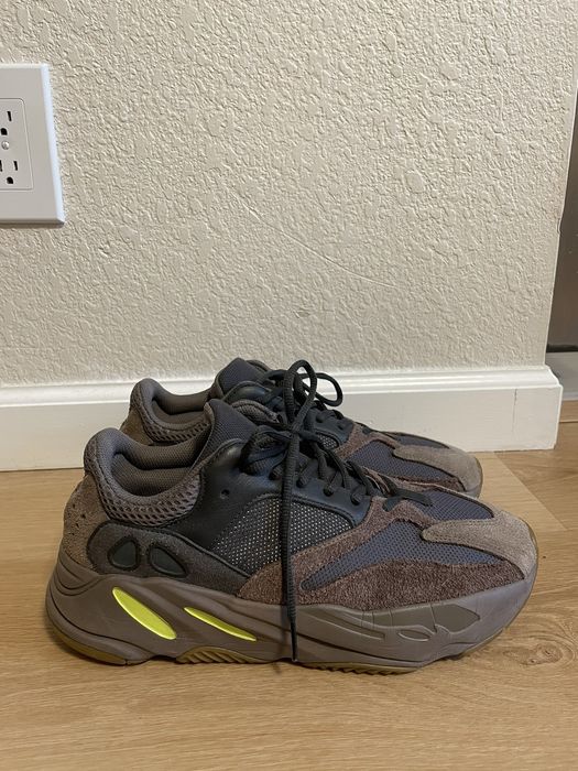 Yeezy 700 mauve on sale grailed