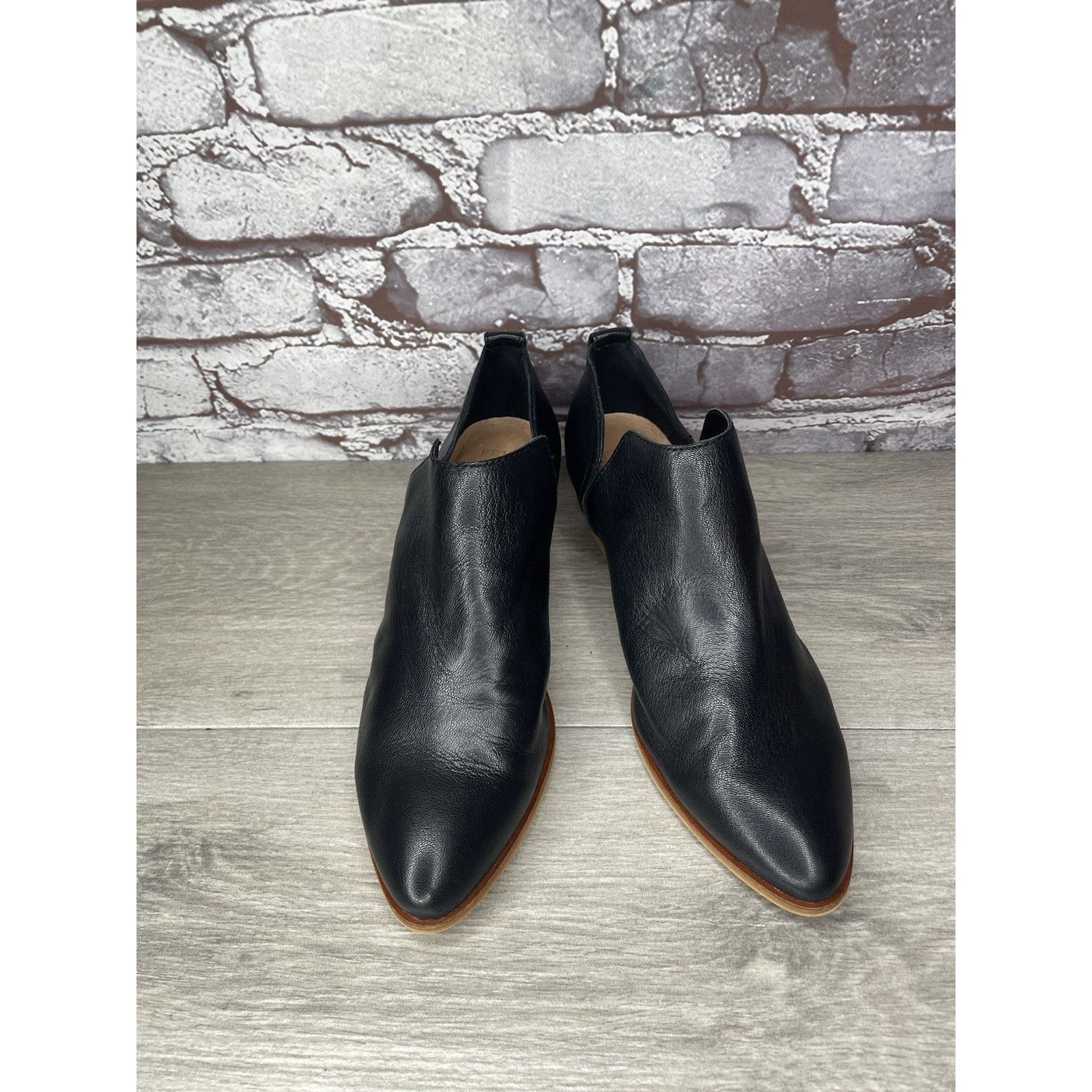 Frye Frye and Co. Rubie Black Leather Slip On V Cut Out Sides Hee Size US 7.5 / IT 37.5 - 17 Thumbnail