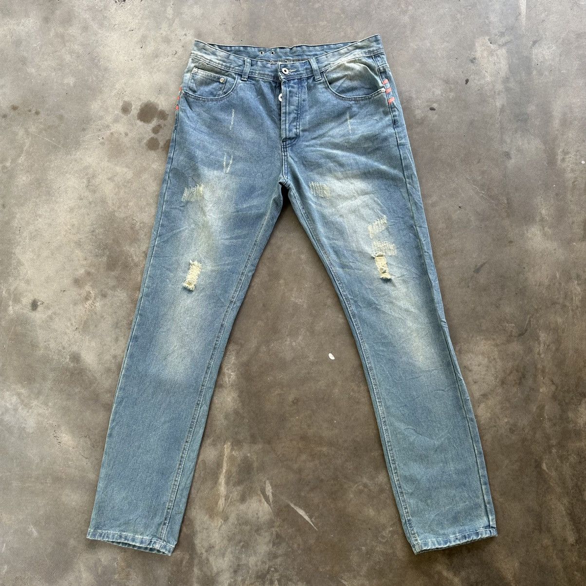 Japanese Brand Vintage Japanese Distressed Faded Denim Jean Pant W34 Size US 34 / EU 50 - 1 Thumbnail