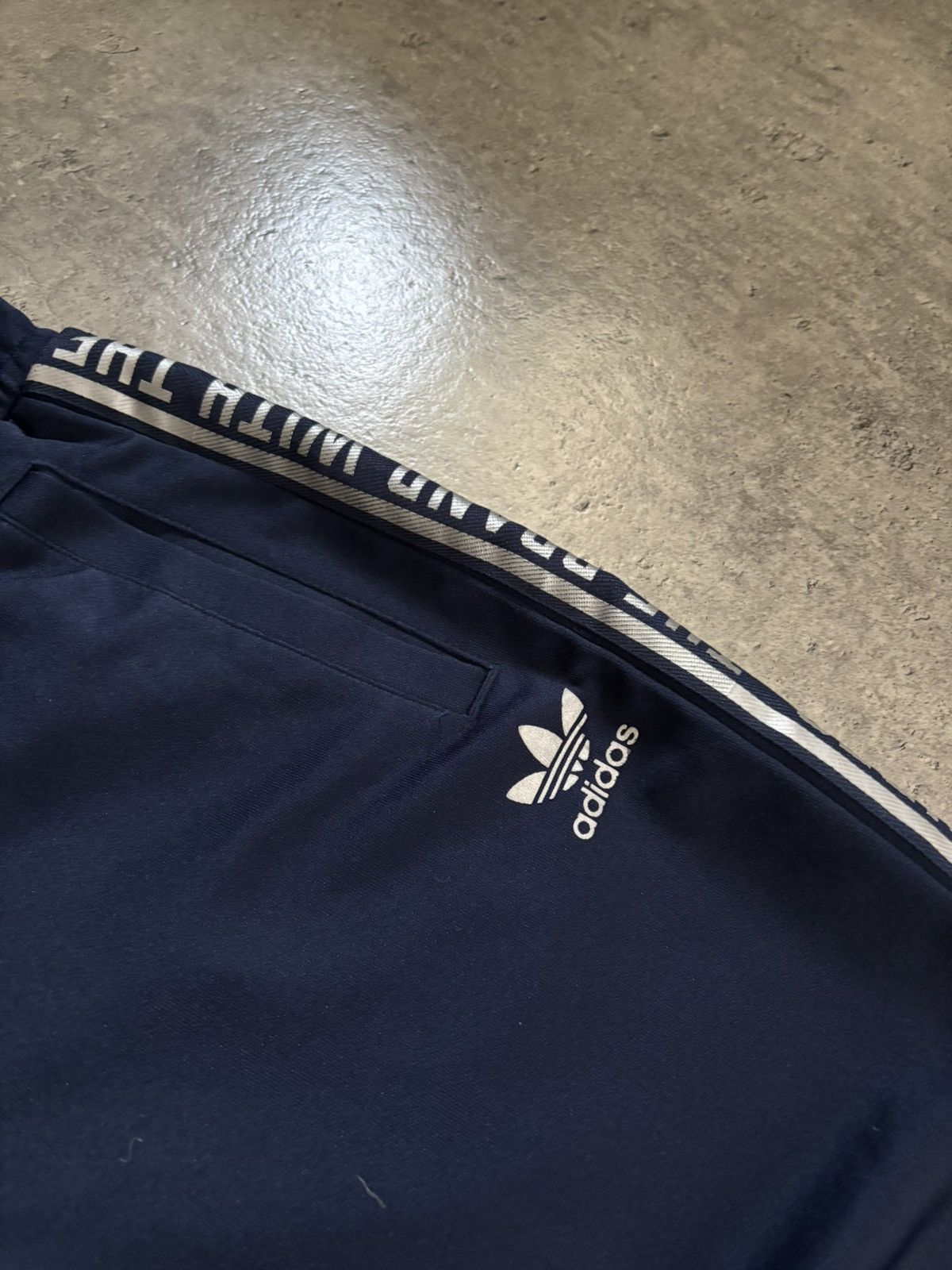 Adidas Adidas Originals Navy Sweatpants S/M Streetwear Casual Size US 36 / EU 52 - 7 Thumbnail