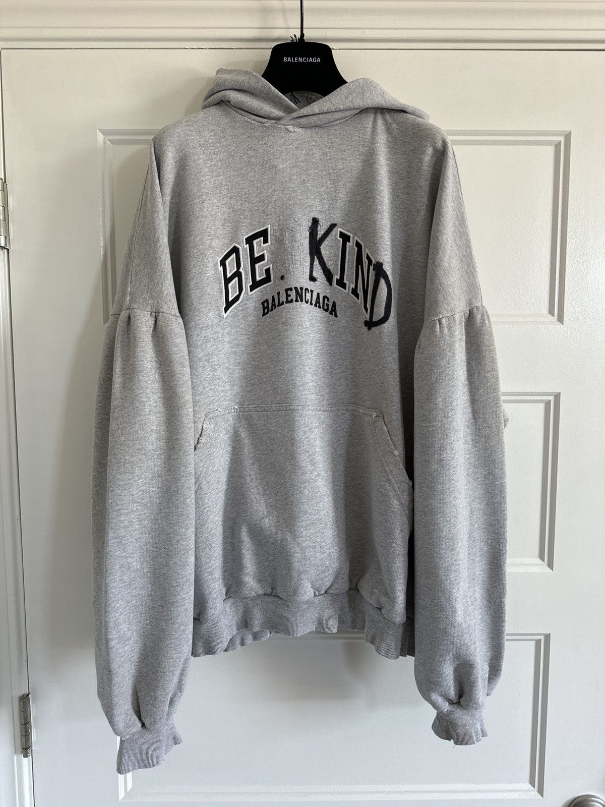 BALENCIAGA BE KIND フーディ パーカー グレー Balenciaga Be Kind Hoodie in Gray | Lyst