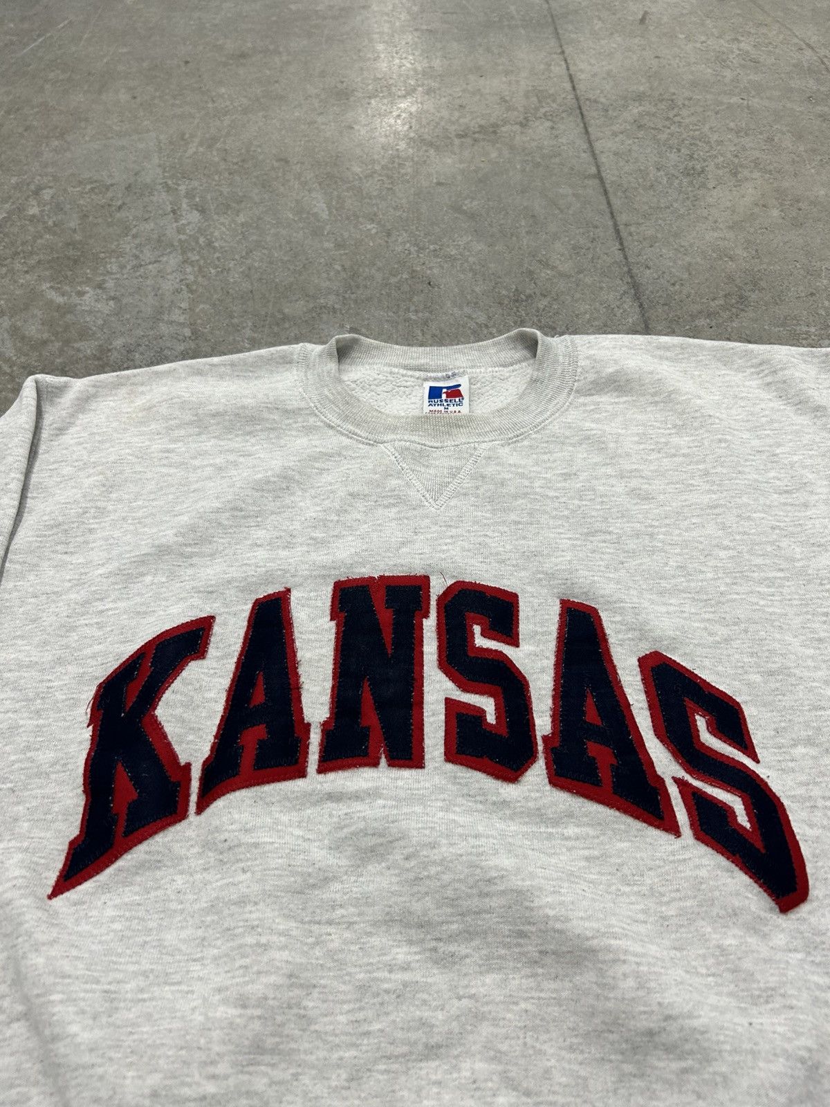 Vintage Vintage Russell athletic sweatshirt Kansas Size US M / EU 48-50 / 2 - 2 Thumbnail