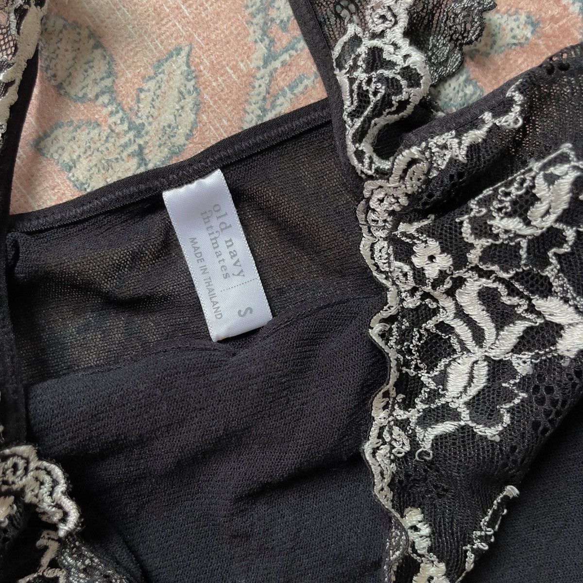 Old Navy × Vintage Adorable Black Floral Embroidered Mesh Camisole (XS-S) Size S / US 4 / IT 40 - 5 Thumbnail