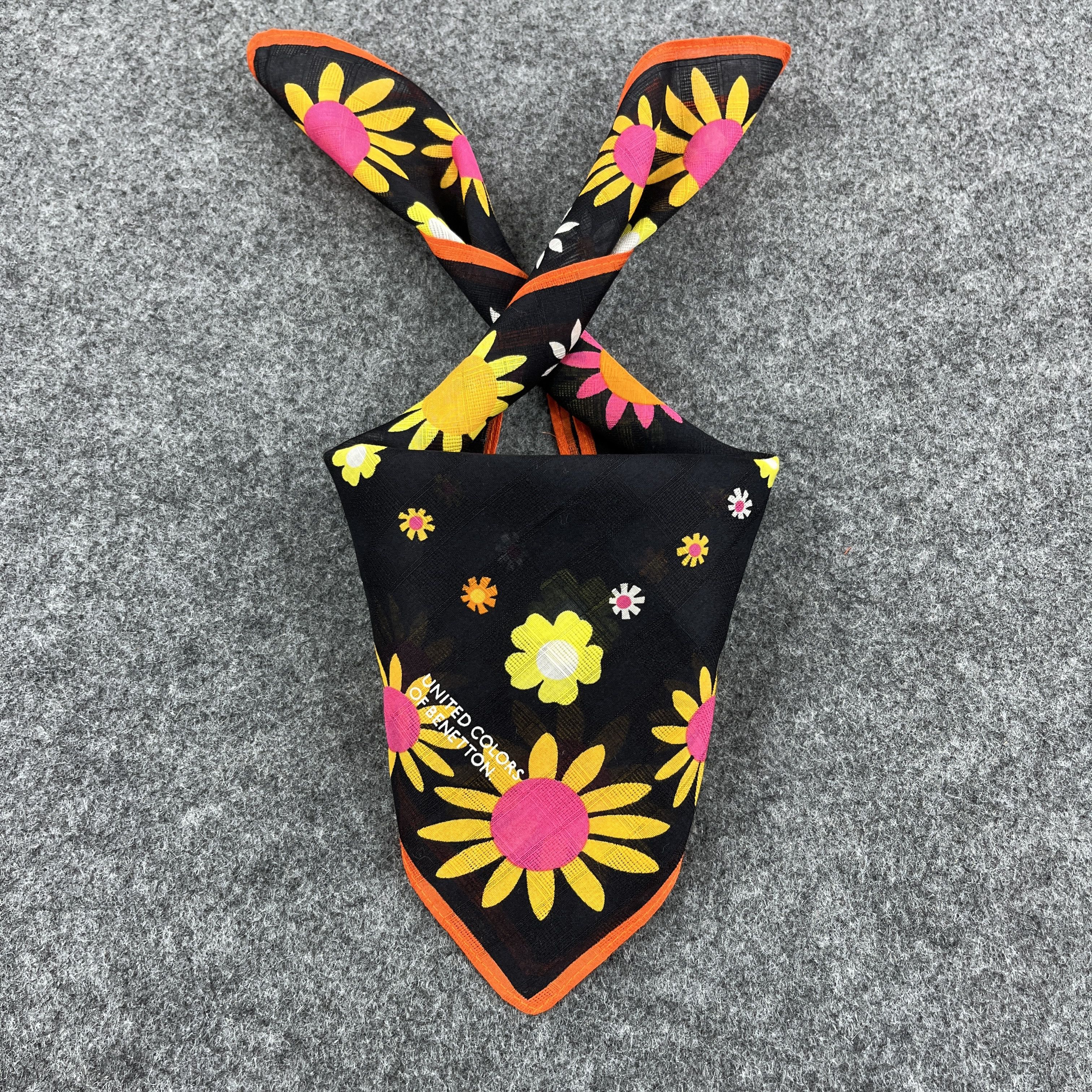 United Colors Of Benetton United Colors Of Benetton Handkerchief / Neckerchief B827 Size ONE SIZE - 1 Thumbnail