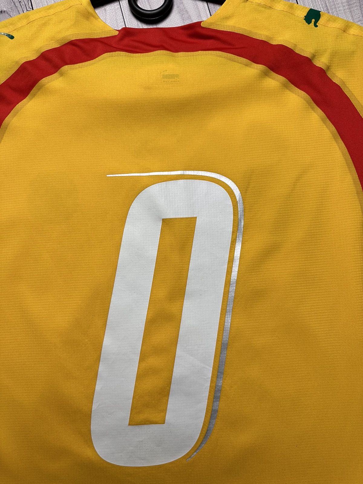 Puma × Vintage Vintage puma Cameron soccer jersey size L big logo rare Size US L / EU 52-54 / 3 - 7 Thumbnail