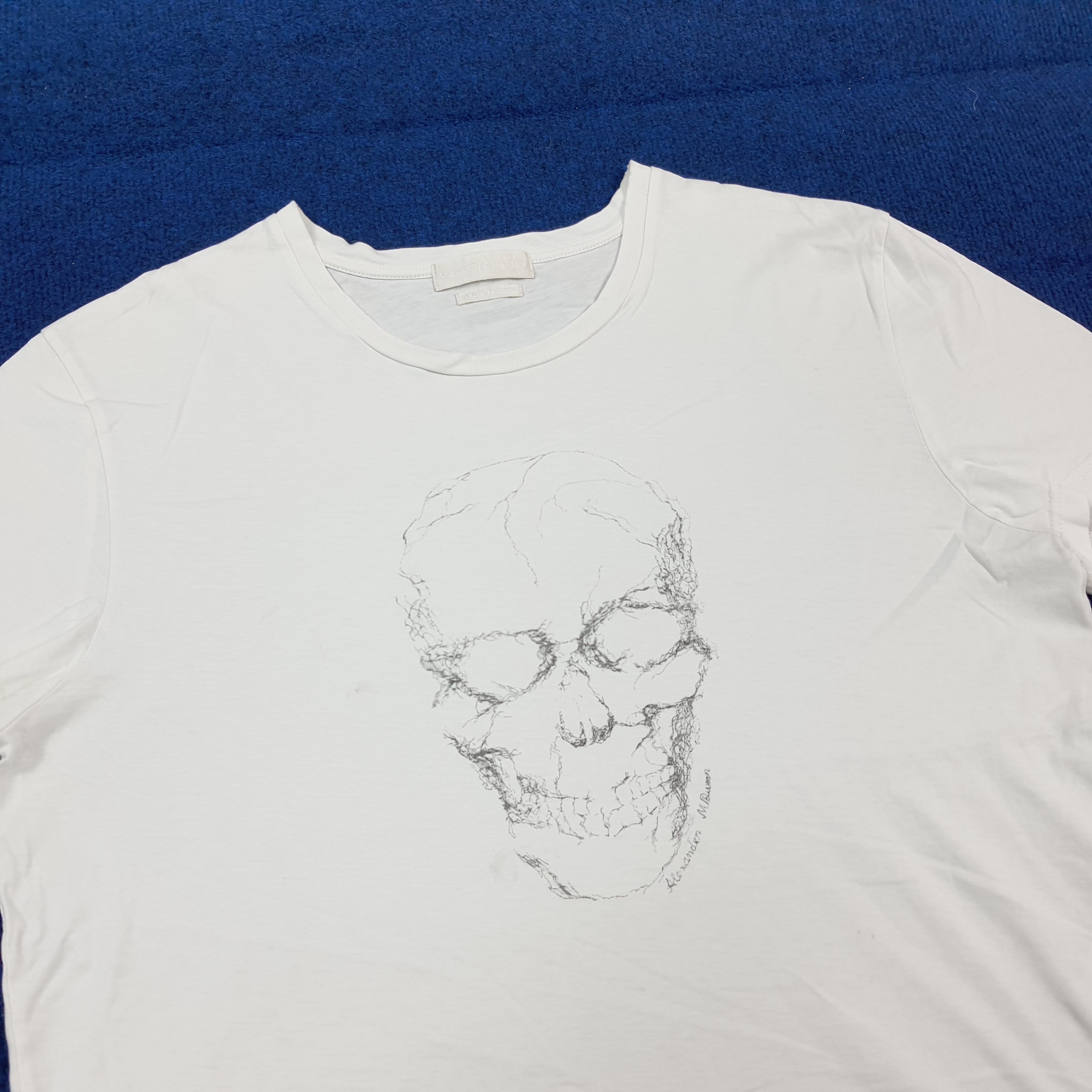 Alexander McQueen Vintage Alexander McQueen Skull Art Designer Tshirt C299N22 Size US M / EU 48-50 / 2 - 2 Thumbnail