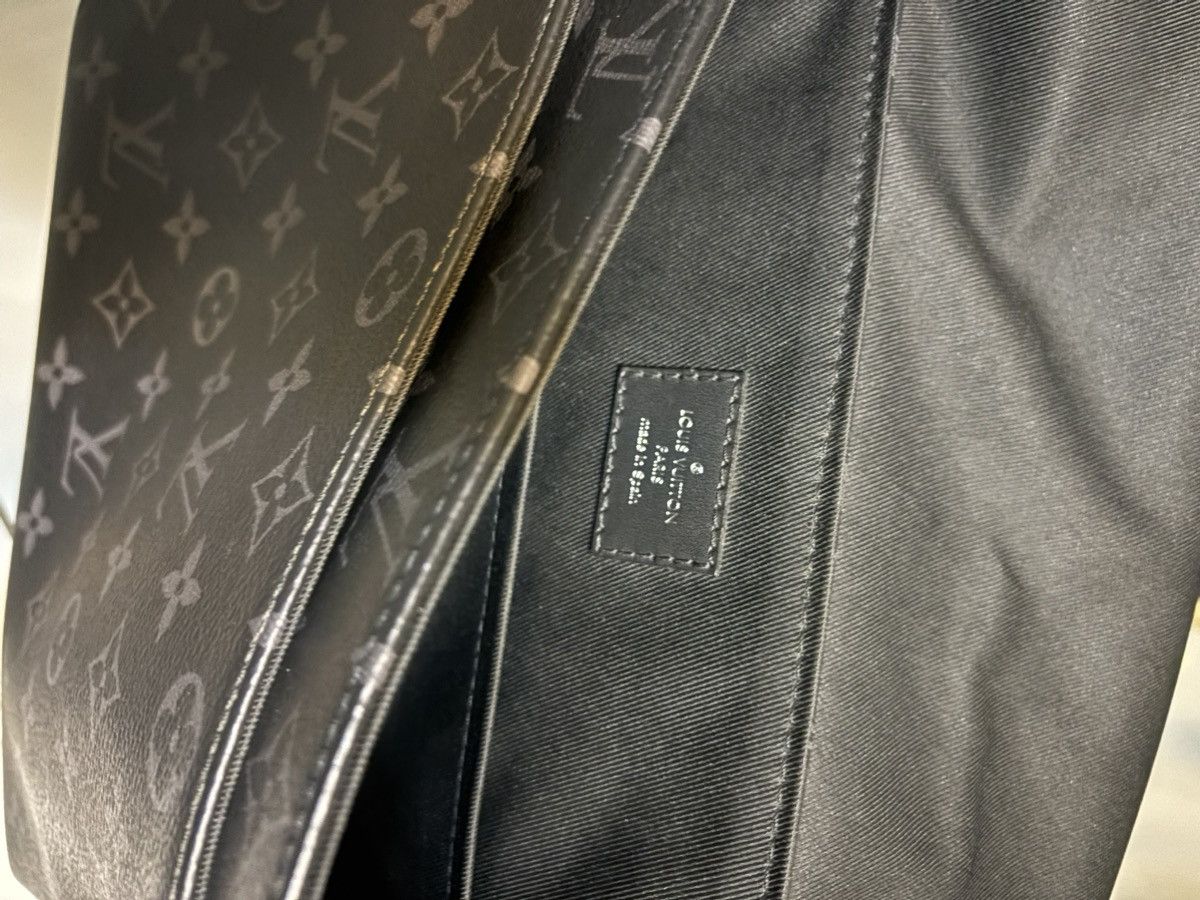 Louis Vuitton Louis vuitton district PM bag Size ONE SIZE - 4 Thumbnail
