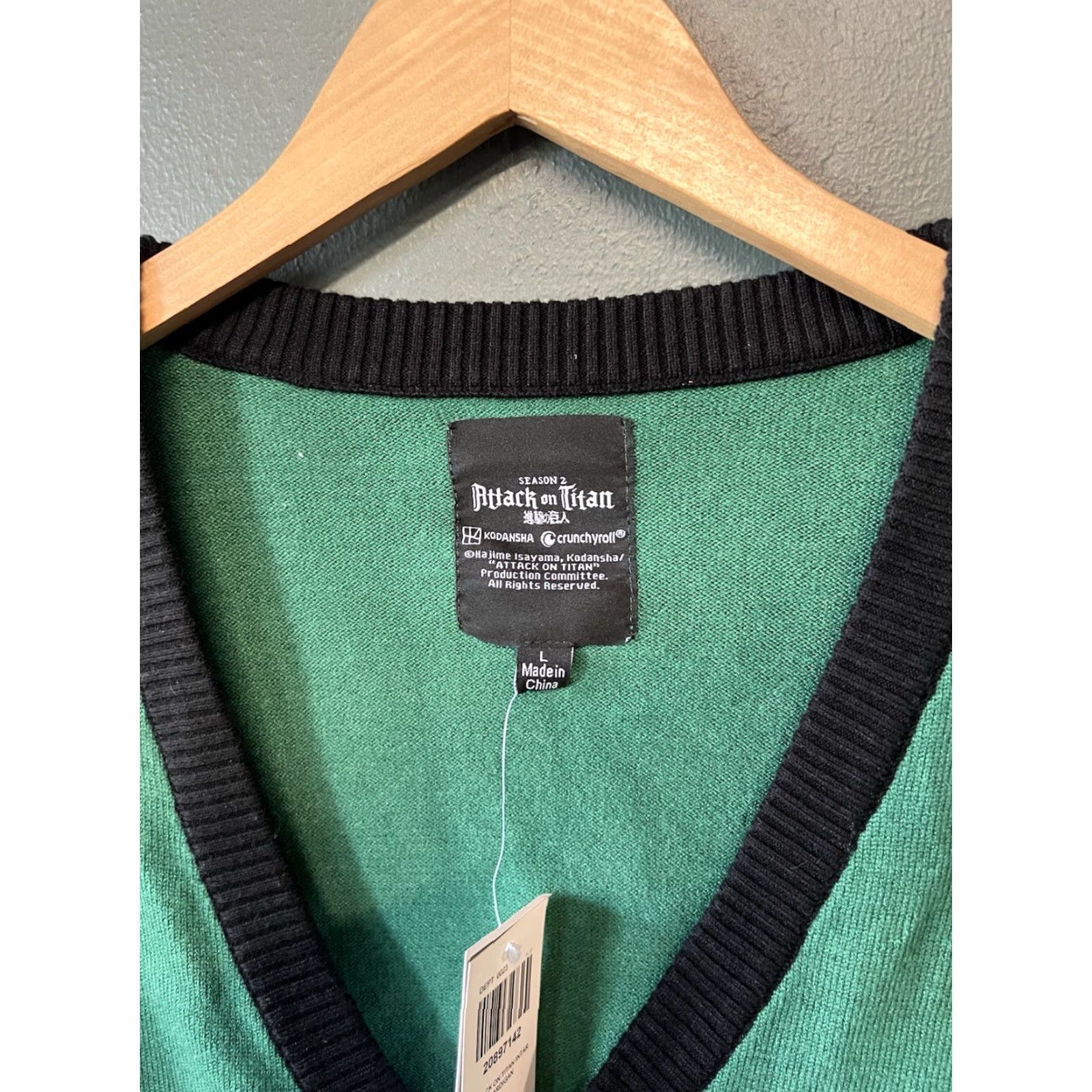 Vintage Attack On Titan Cardigan Unisex Adults Size L Green Button Up Sweater Season 2 X? Size US L / EU 52-54 / 3 - 3 Thumbnail