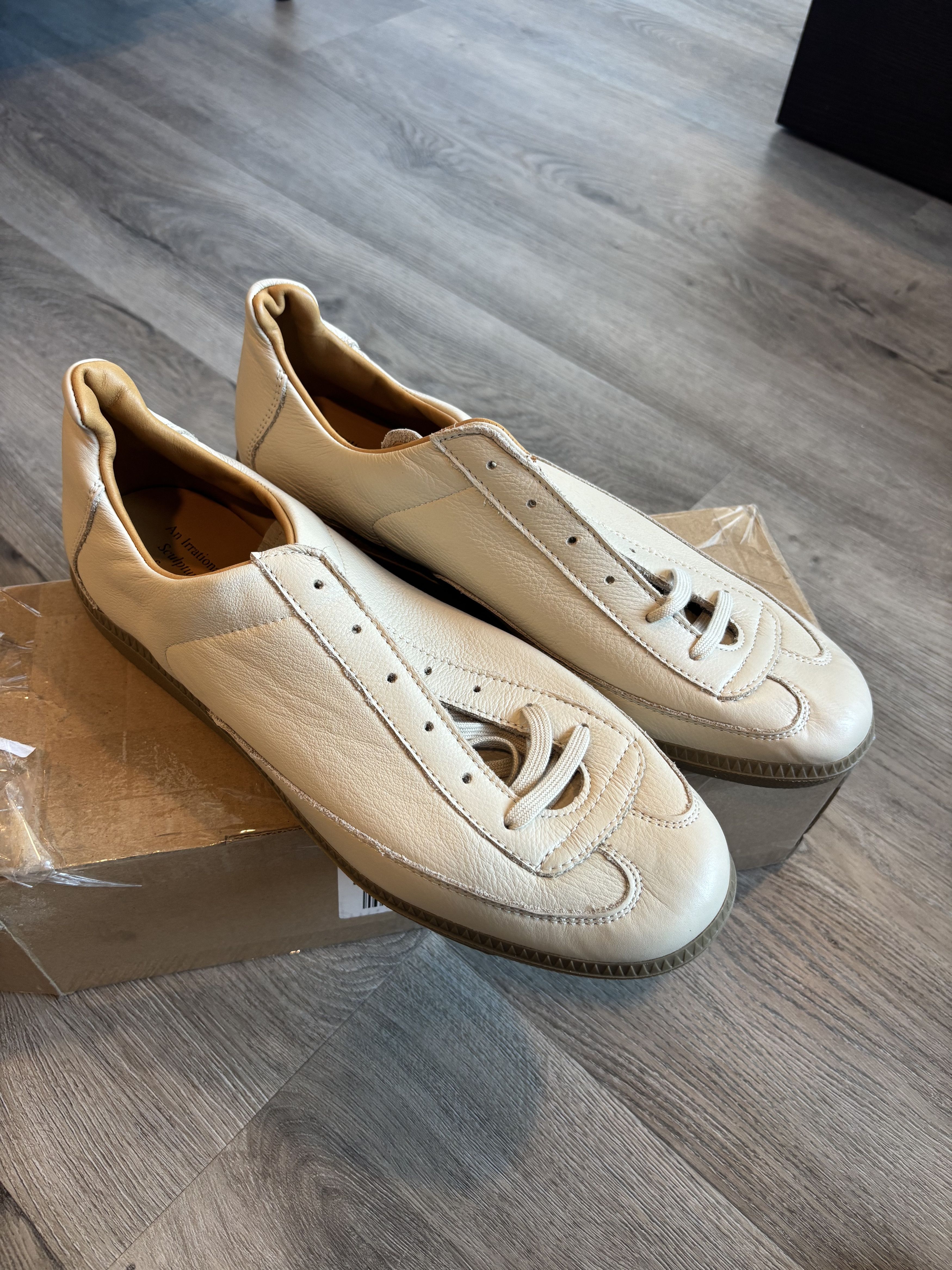 AN IRRATIONAL ELEMENT SCULPTURE TRAINER - OFF WHITE