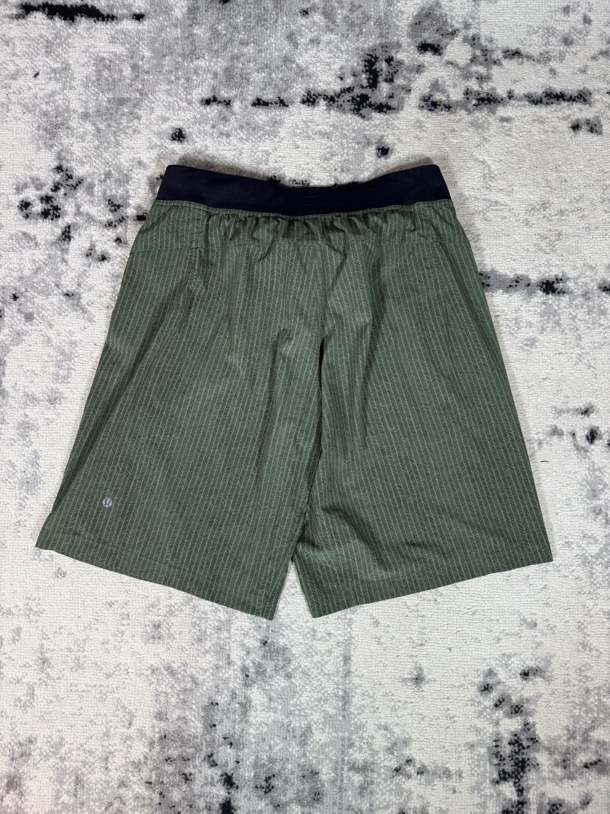 Lululemon Lululemon Athletic Gym Green Shorts Size US 36 / EU 52 - 2 Thumbnail