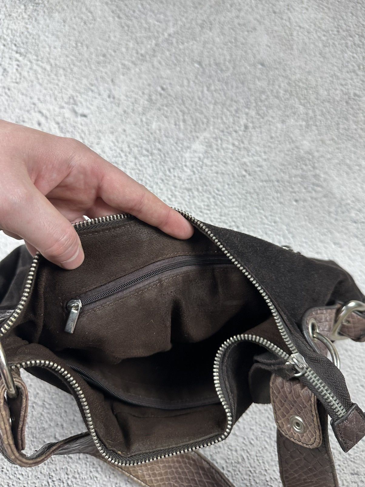 Guess Vintage Guess Style Bag Suede Canvas Y2K Logo Faded SK8 Size ONE SIZE - 14 Thumbnail