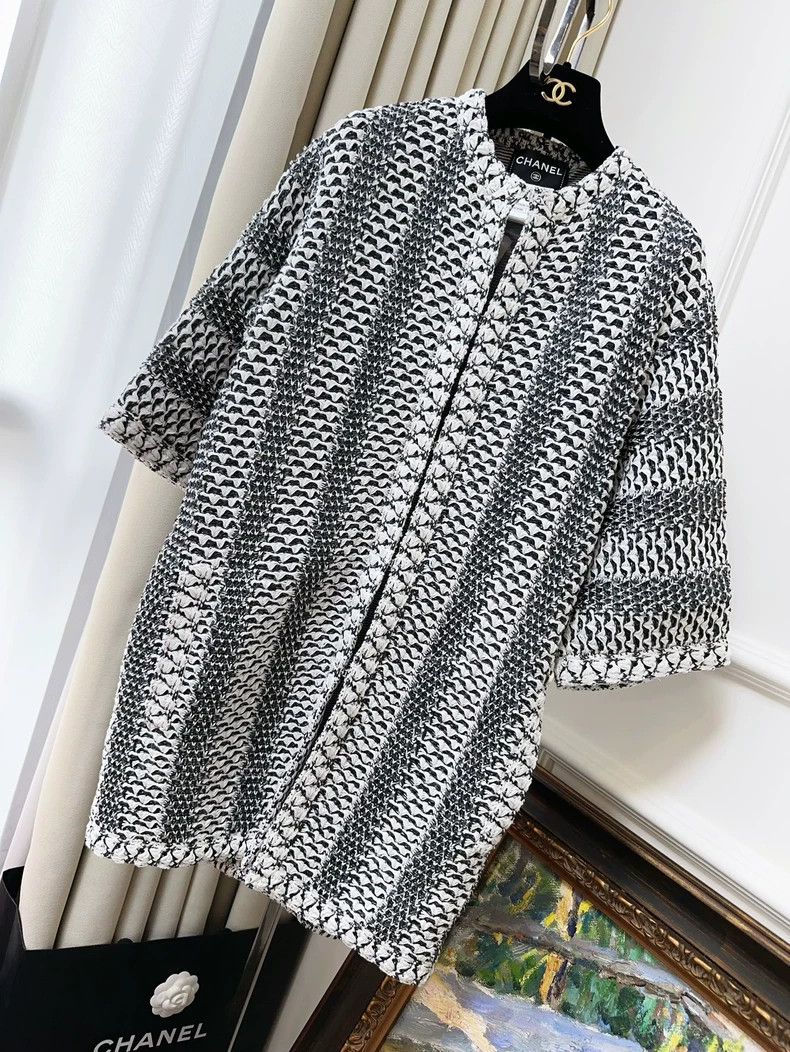 Chanel Chanel Black and white striped wavy knitted cardigan jacke Size XXS / US 00 / IT 34 - 1 Thumbnail