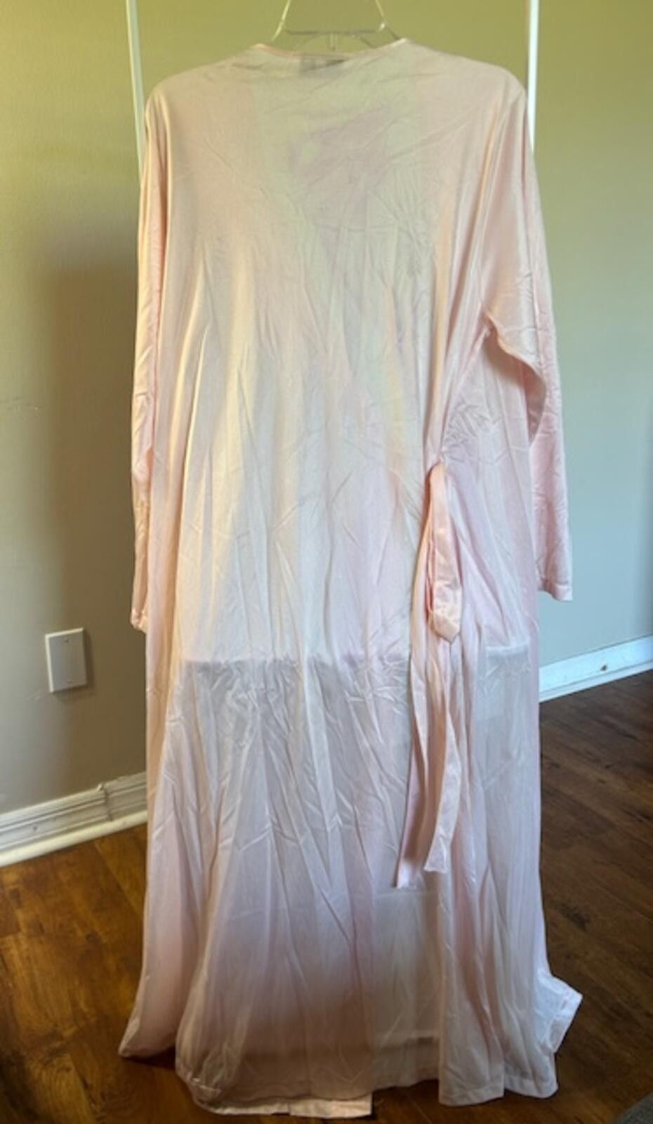 Other Vintage Pink Satin Long Robe with Embroidered Floral Detail Size ONE SIZE - 4 Thumbnail