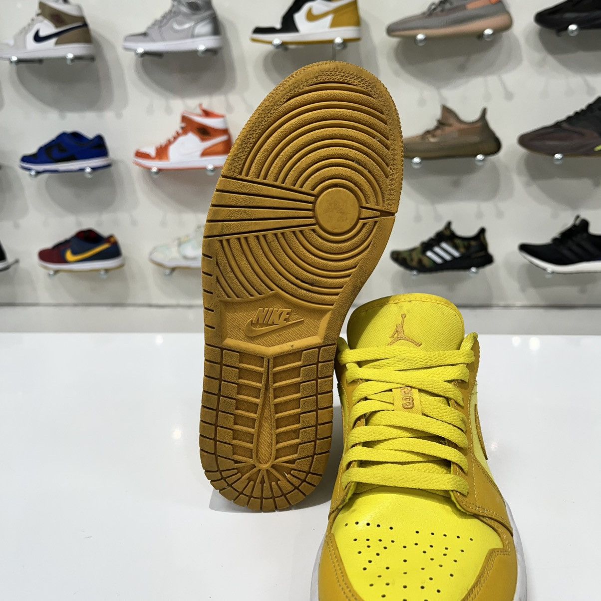 Nike Air Jordan 1 Low Yellow Strike (W) Size US 7 / IT 37 - 11 Thumbnail