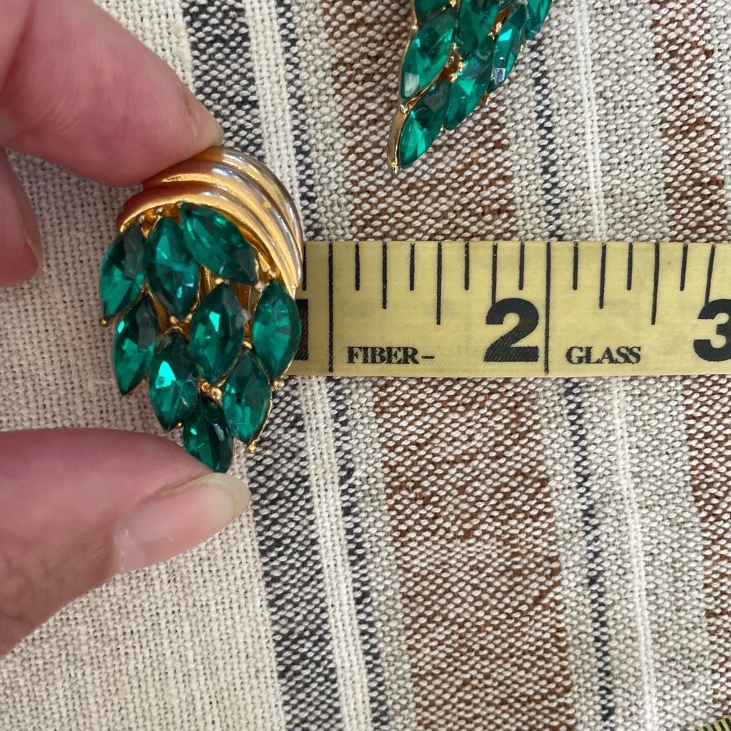 Vintage Vintage Unsigned Green Rhinestone Gold Tone Large Clip On Ea Size ONE SIZE - 8 Thumbnail