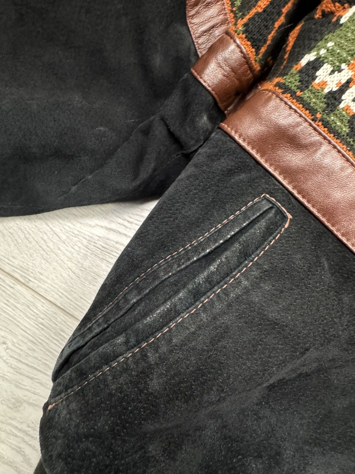 Vintage Vintage Suede Navajo Aztec Shearling Leather Jacket Bomber Size US L / EU 52-54 / 3 - 7 Thumbnail