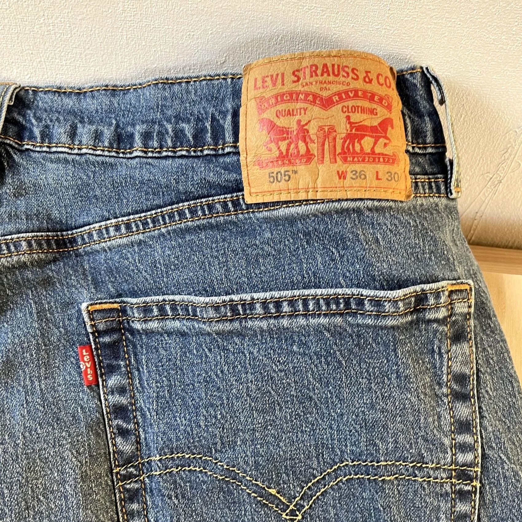 Levi's Levis 505 Jeans Mens 36x30 Medium Wash Blue Denim Regular Fit Straight Casual Jeans Size US 36 / EU 52 - 2 Thumbnail
