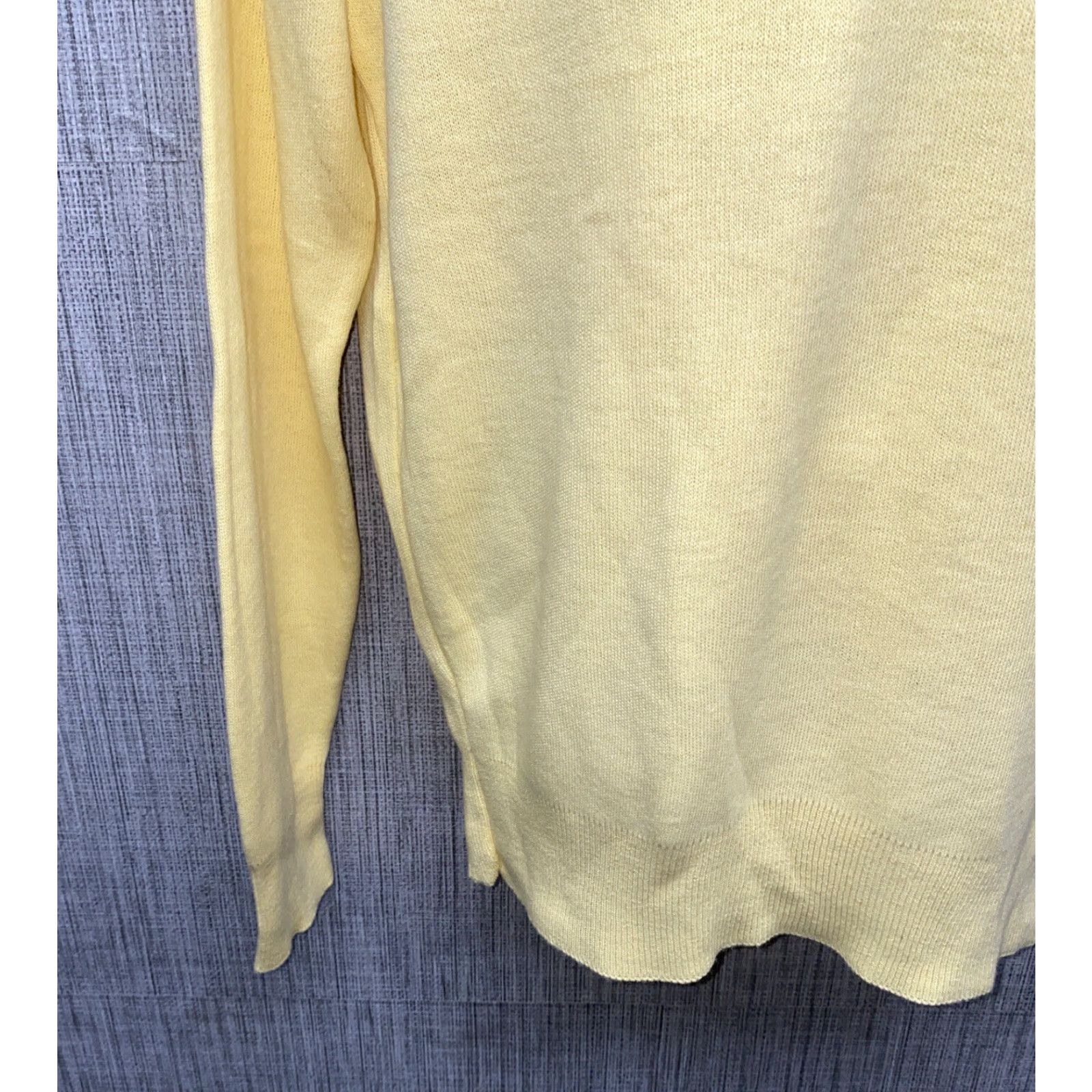Vintage Robert Bruce Mens Yellow V-Neck Acrylic Sweater Large USA Made Size US L / EU 52-54 / 3 - 3 Thumbnail