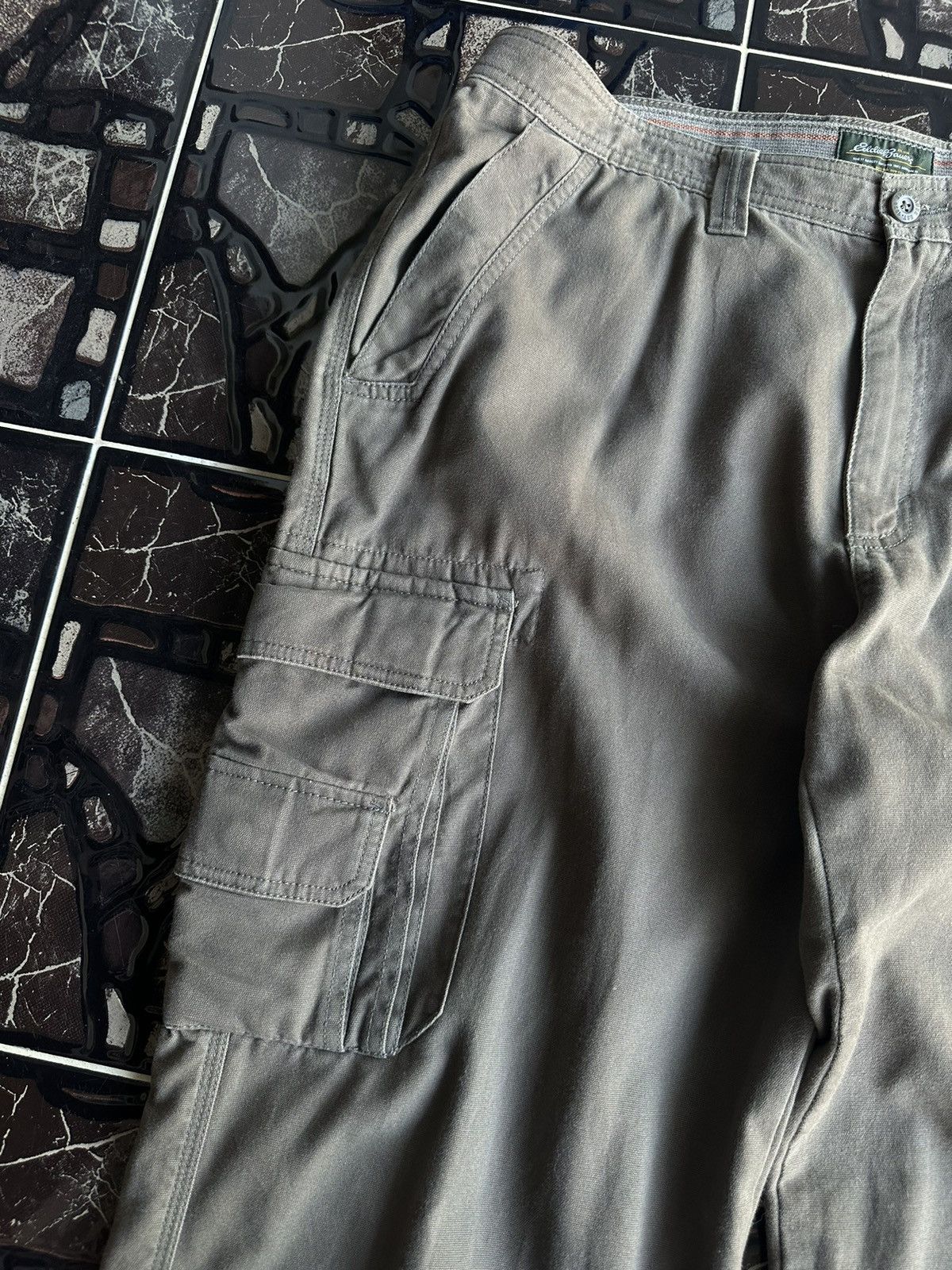 Eddie Bauer × Vintage Vintage Eddie Bauer Baggy Sunfaded Cargo Pant D161 Size US 36 / EU 52 - 2 Thumbnail