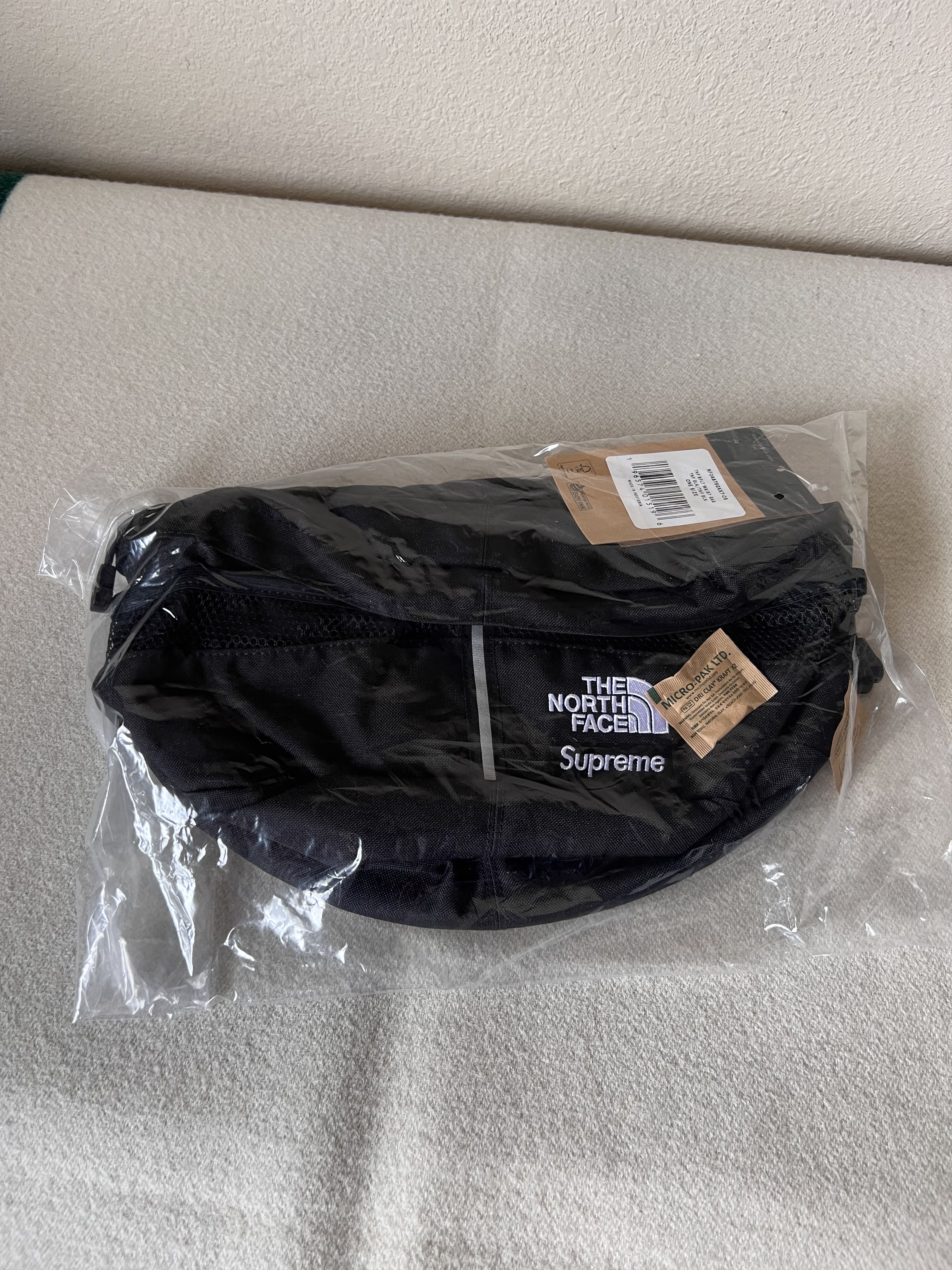 Supreme × The North Face Supreme The North Face Split Waist Bag in Black Size ONE SIZE - 2 Thumbnail