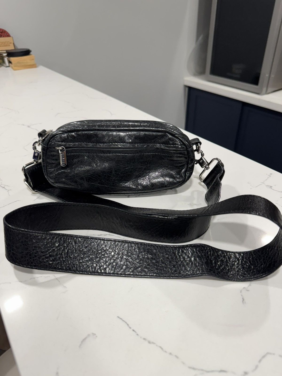 Danier Vintage Danier Leather Crossbody Bag Y2K Shoulder Pouch Size ONE SIZE - 3 Thumbnail