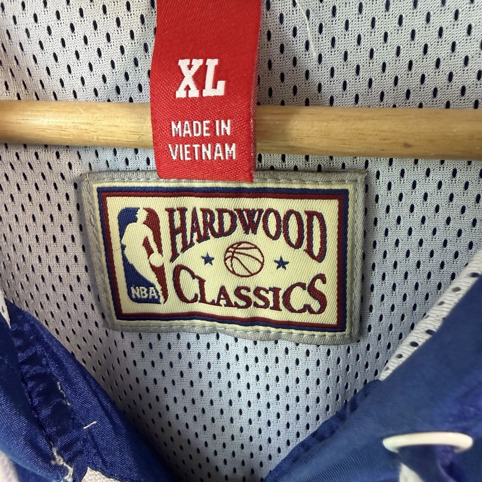Mitchell & Ness Mitchell & Ness 76ers Hardwood Classics WindbreakerXL Fall22 Size US XL / EU 56 / 4 - 3 Thumbnail