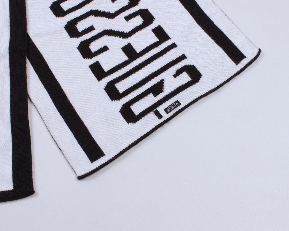 Designer × Guess GUESS Big Logo Acrylic Knitted Black White Scarf Size ONE SIZE - 5 Thumbnail