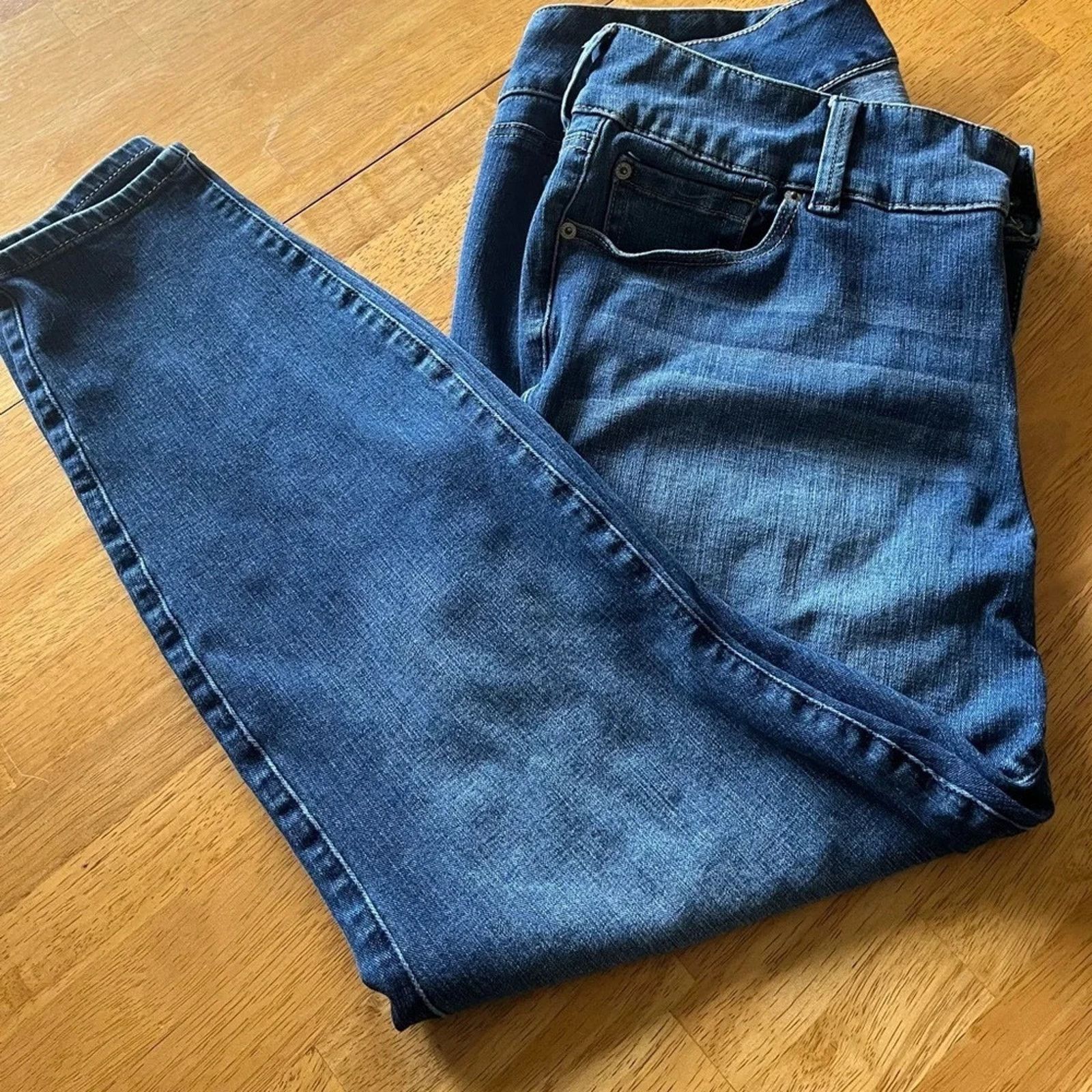The Unbranded Brand Torrid Premimum Ultimate Stretch Jegging jeans, size 18R. Size 40" / US 18 - 3 Thumbnail