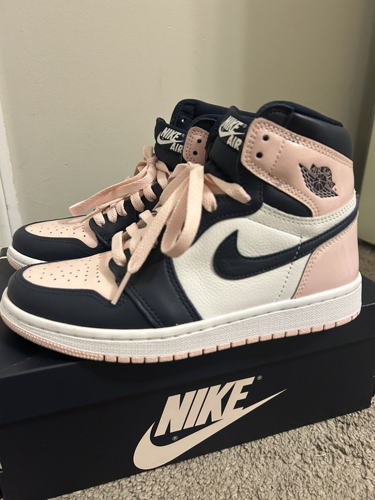Jordan Brand Jordan 1 Retro High OG "Atmosphere" (Bubble Gum) Women's 6.5 Size US 6.5 / IT 36.5 - 2 Thumbnail