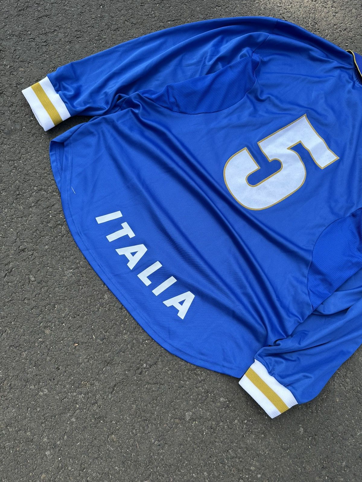 Vintage Vintage Jersey Nike Italy 96-97 #5 Alessandro Costacurta Size US XXL / EU 58 / 5 - 11 Thumbnail