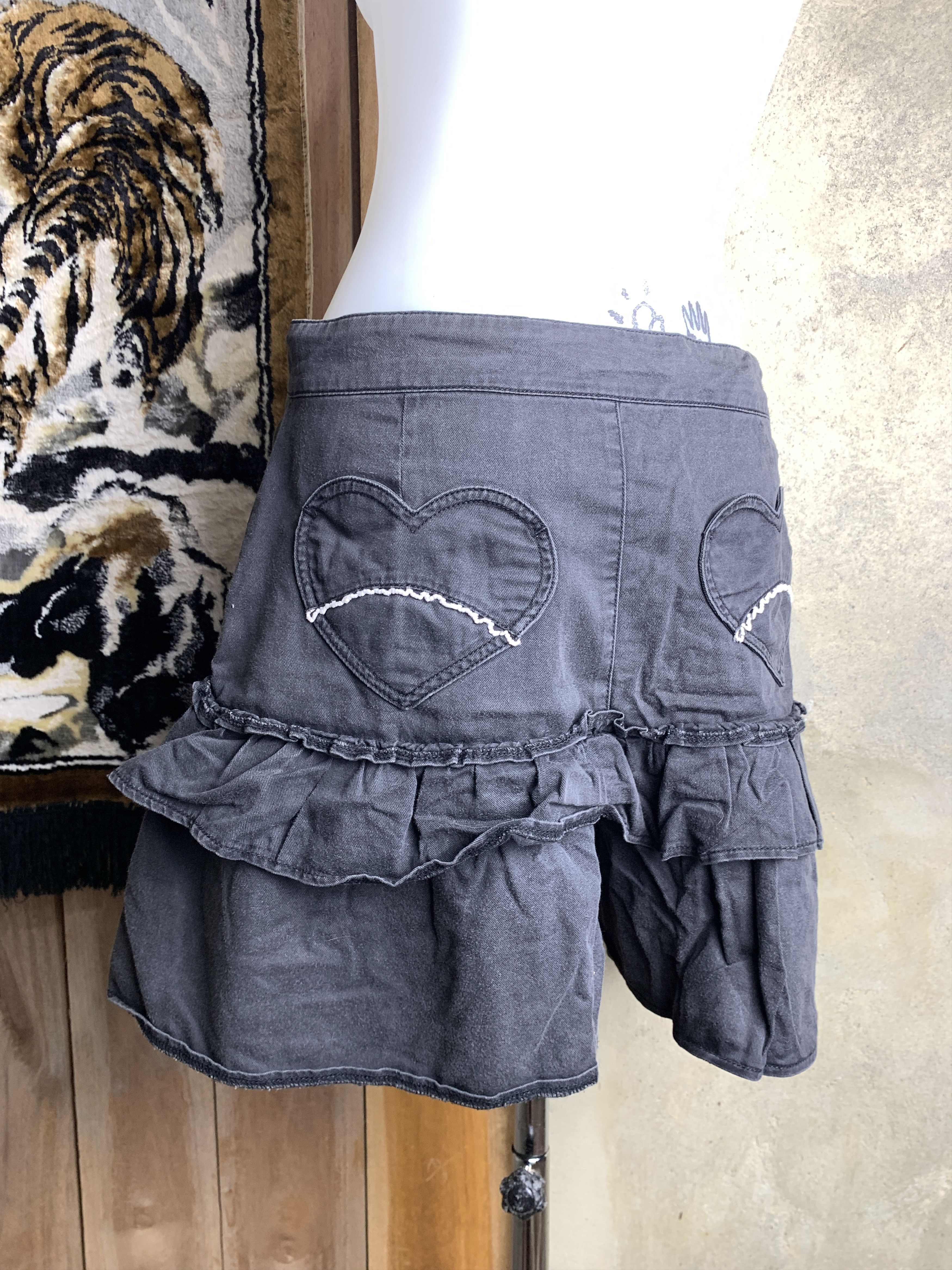 Angel Blue Mezzo Piano Crystals Black Ruffle Shorts (28) Size 28" / US 6 / IT 42 - 3 Thumbnail