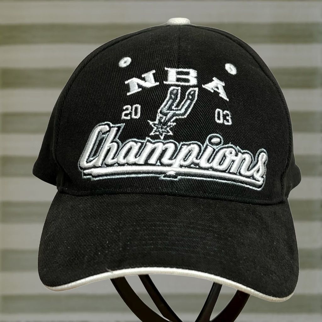 NBA VINTAGE Spurs Hat Baseball Cap DREW PEARSON Black One Size Men NWT San Antonio NBA Champions Y2K Strapback Size ONE SIZE - 1 Thumbnail