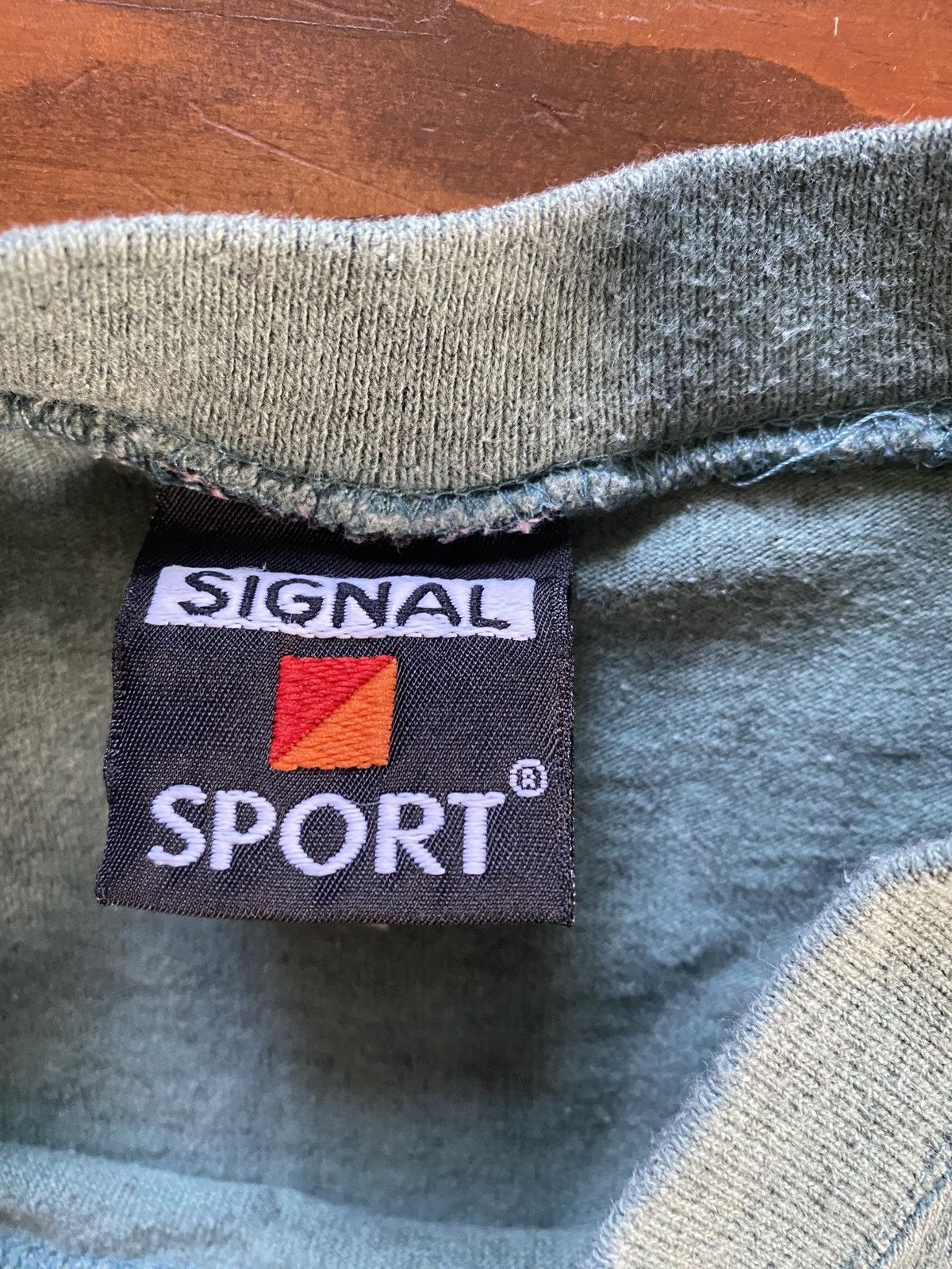 Signal Sport Vintage ‘95 Looney Tunes Bugs Bunny Daffy Tweety Taz Tee Size US XL / EU 56 / 4 - 10 Thumbnail