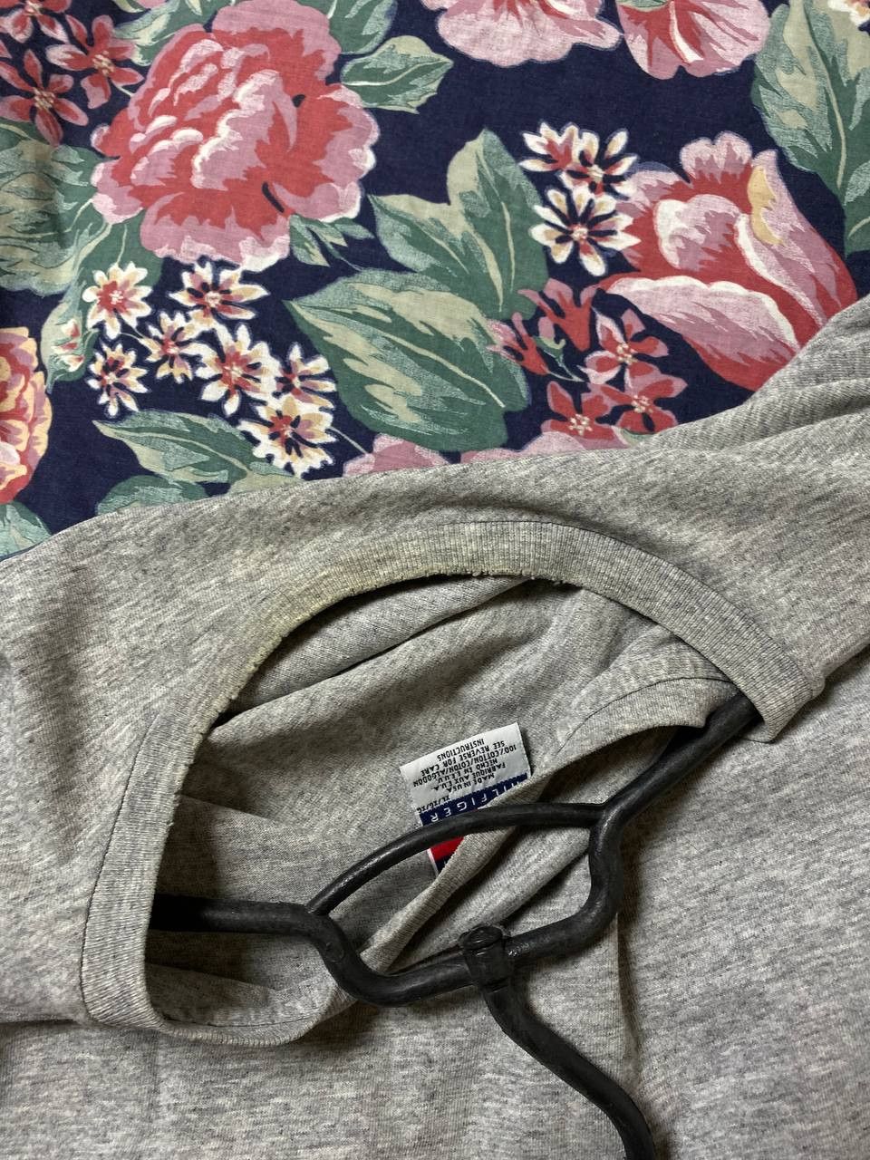Tommy Hilfiger × Vintage Vintage 90’s Tommy Hilfiger Big Logo Spell Out TShirt Size US XL / EU 56 / 4 - 4 Thumbnail