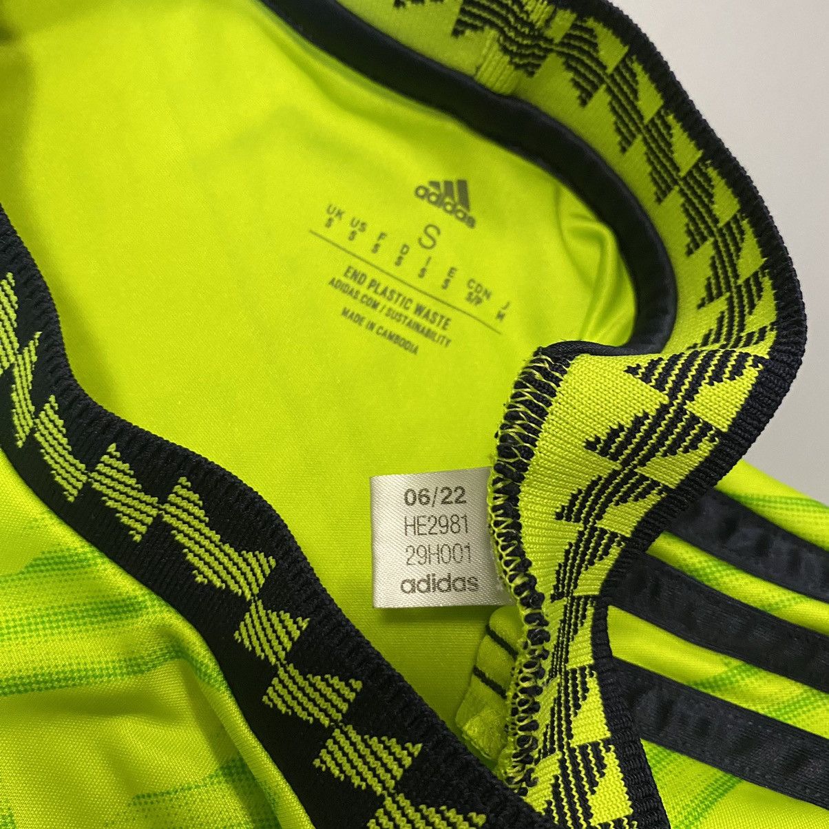 Adidas Manchester United 2022 Third Jersey Size M Adidas Shirt Size US M / EU 48-50 / 2 - 7 Thumbnail