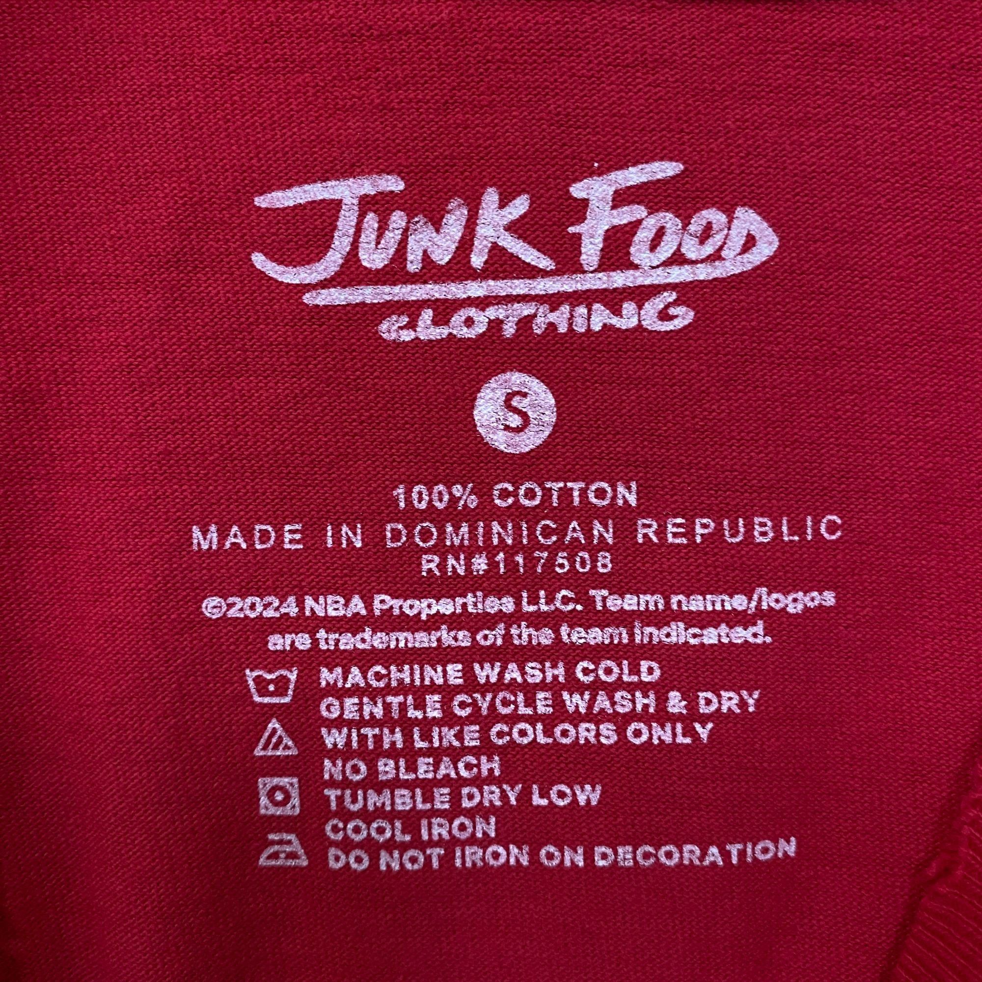 Junk Food Junk Food Clothing NBA Chicago Bulls Crest Vintage Style Tee Size US S / EU 44-46 / 1 - 4 Thumbnail