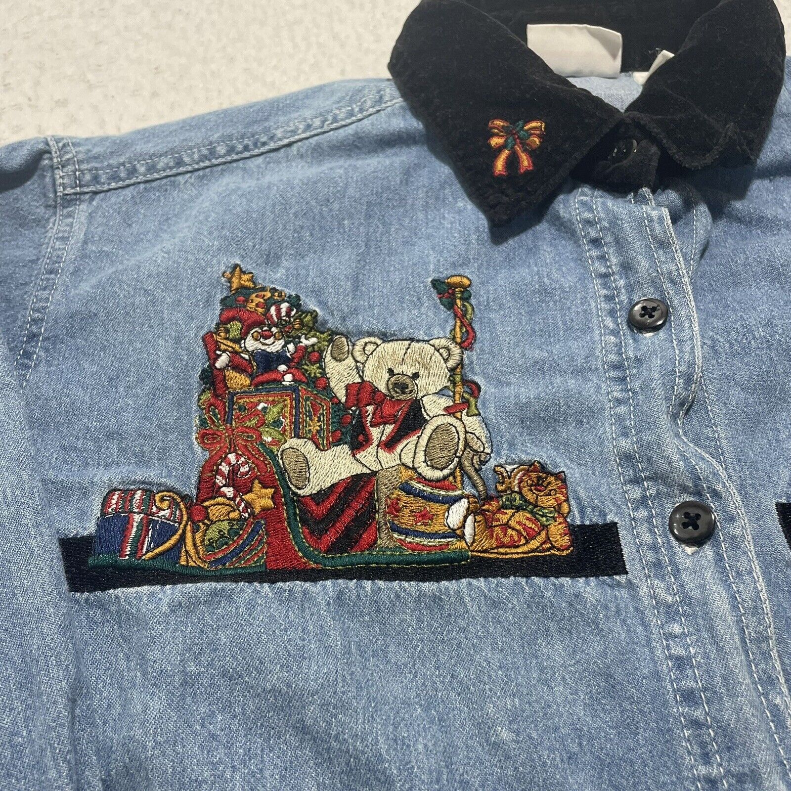 Vintage Vintage Bobbie Brooks Button Up Denim Shirt Christmas Toys Size S / US 4 / IT 40 - 2 Thumbnail